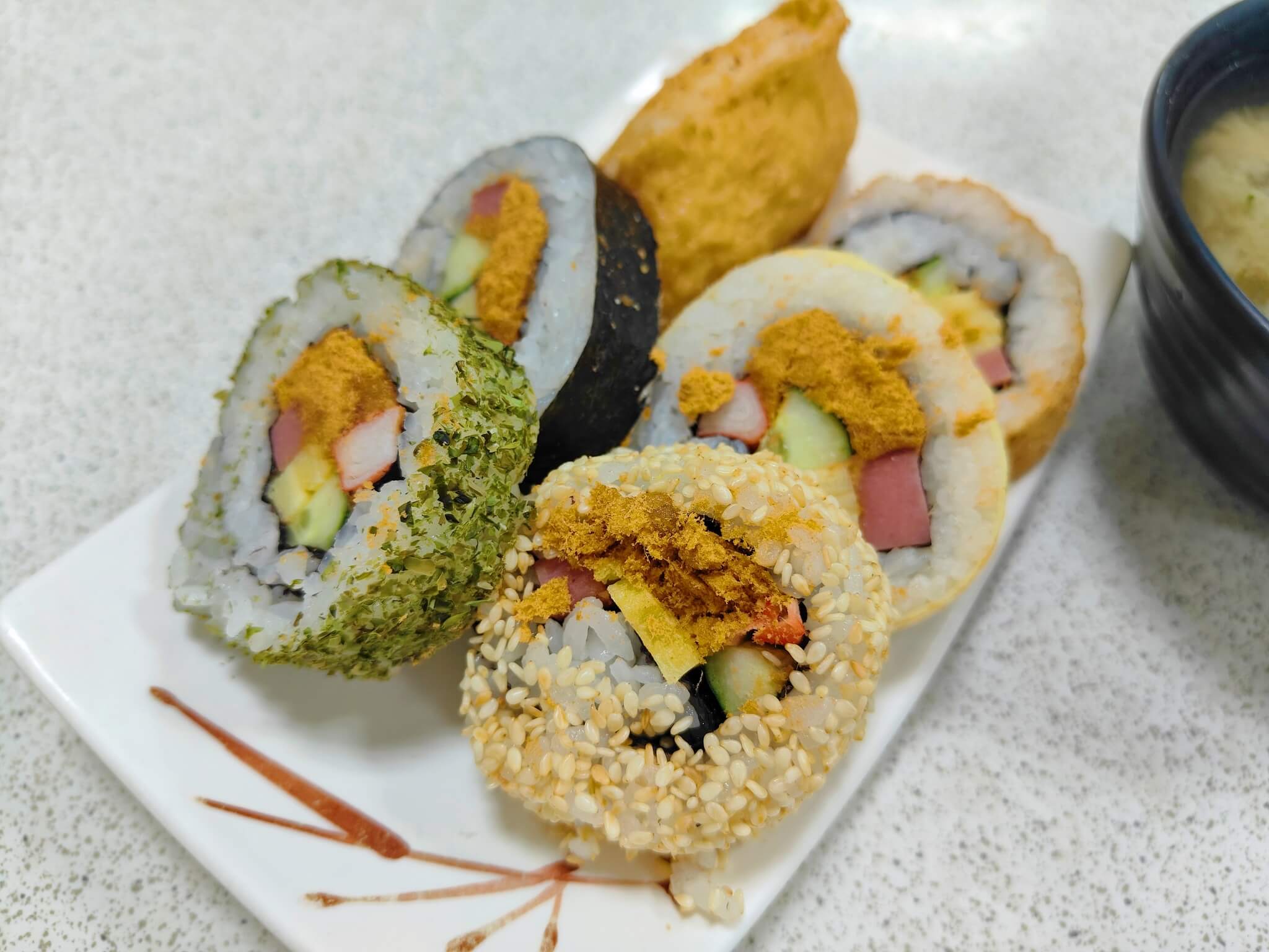 新莊美食｜青菘壽司、30元味增湯超平價、6大粒綜合壽司獨家口味太特別！ @💕小美很愛嚐💕