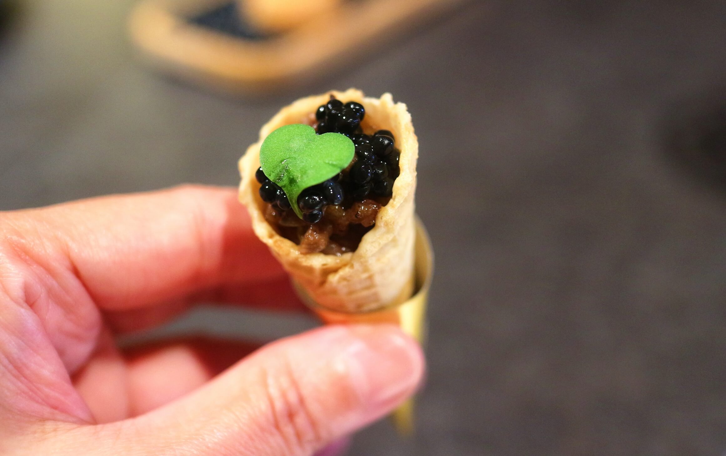大安美食｜UCHI吾居炭火餐酒 忠孝店、明星藝人最愛東區新熱點！炭火料理、有包廂、可以唱歌、冠軍調酒 ！ @💕小美很愛嚐💕