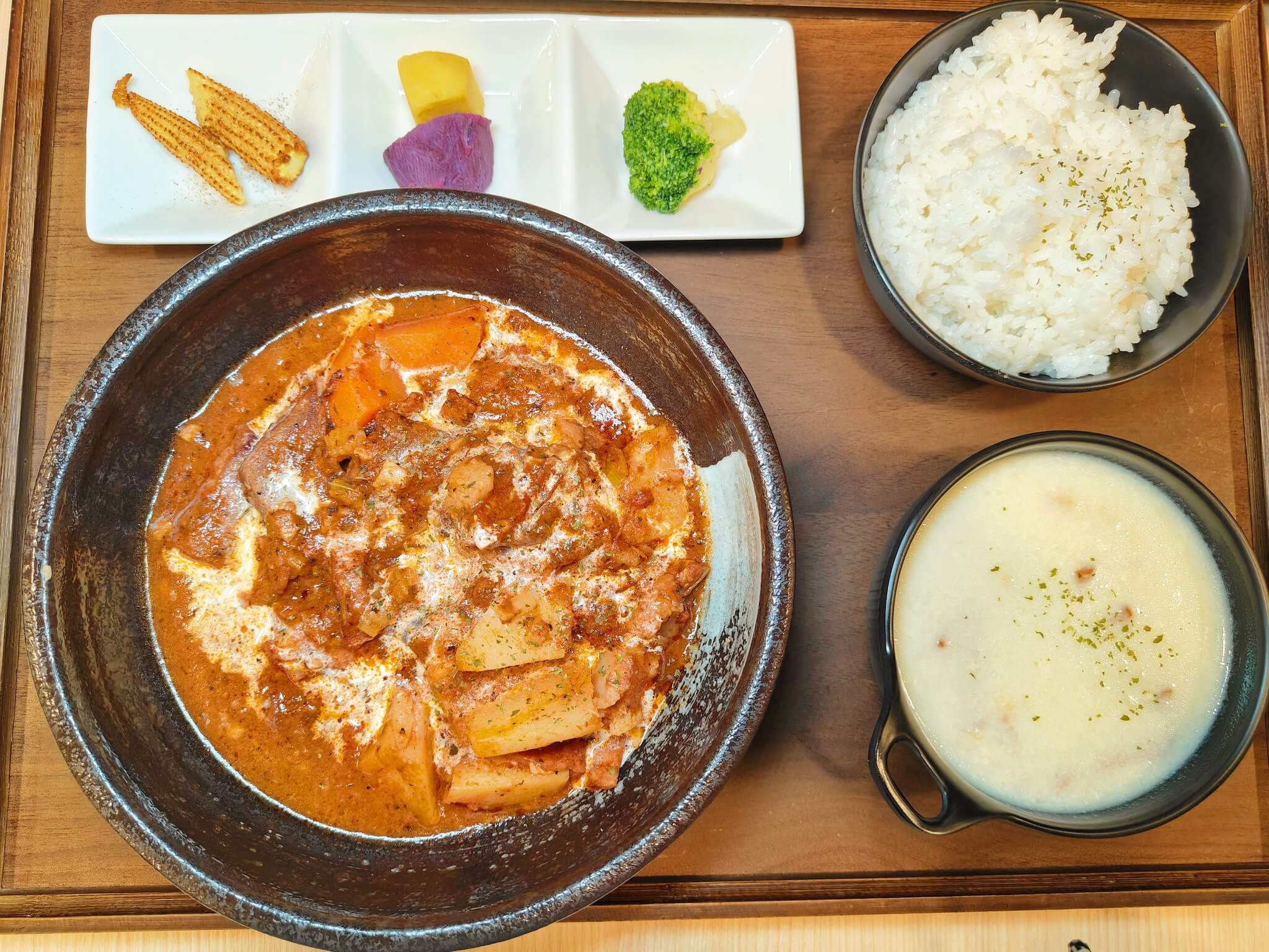 科技大樓美食推薦｜Here café 大安店、補充能量好地方、飲料免費續到飽！ @💕小美很愛嚐💕