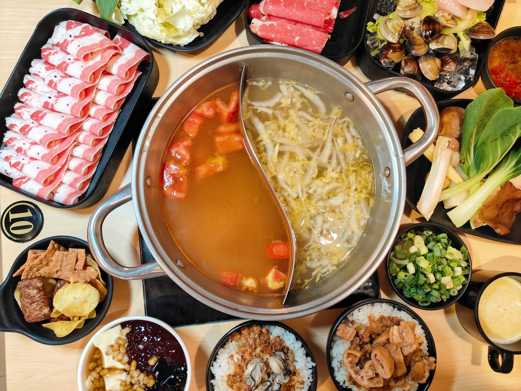 松山文創園區｜CAMA豆留文青｜台北最潮咖啡聚所、推出藏版美食！平日才有提供唷！台、日、韓、泰式便當、開啟一天的新鮮動能！ @💕小美很愛嚐💕