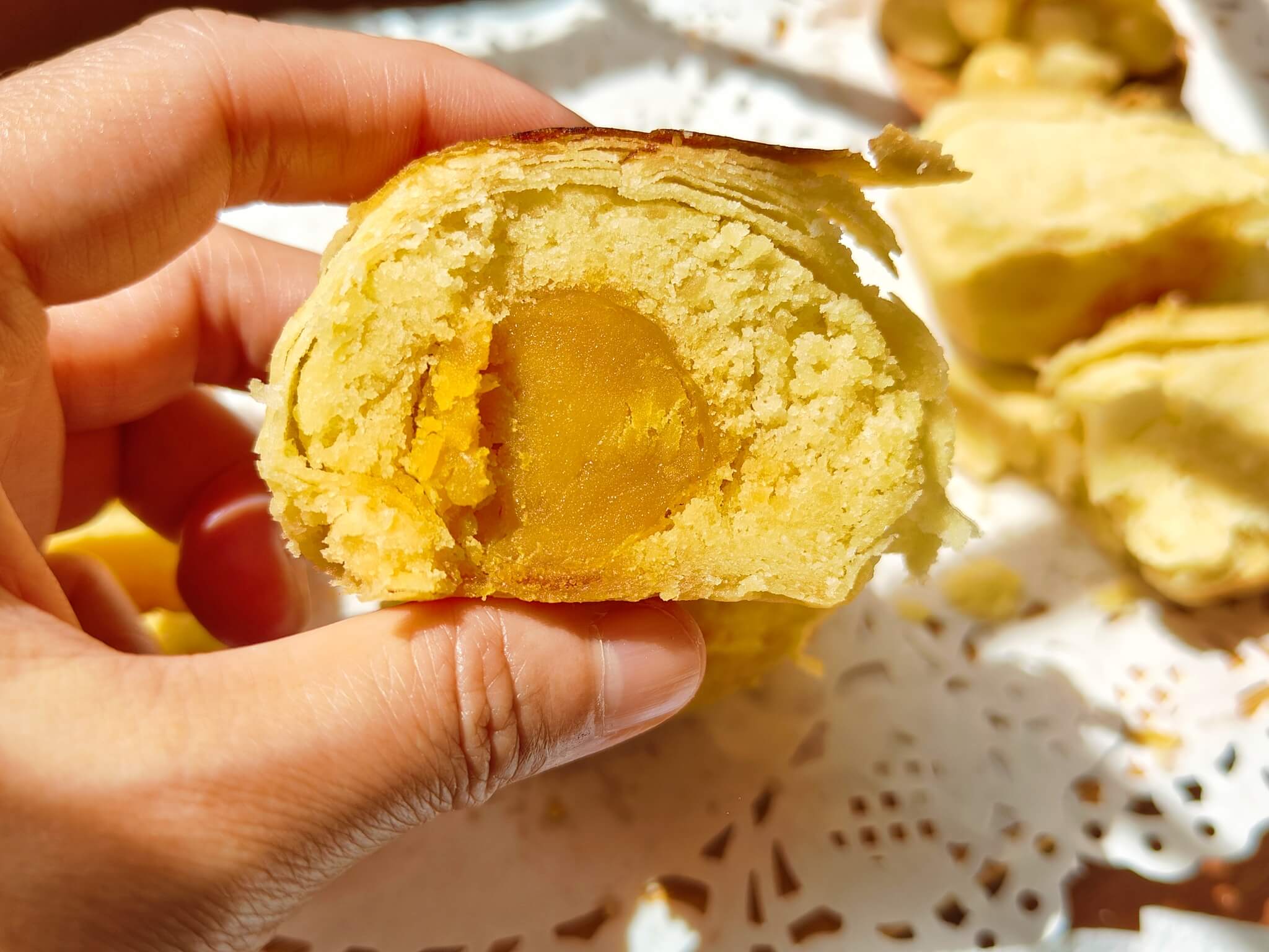 中秋禮盒推薦｜漢坊餅藝-臻饌中秋禮盒、鳳梨酥、蛋黃酥、招牌金沙小月、夏威夷豆堅果塔一次擁有！ @💕小美很愛嚐💕