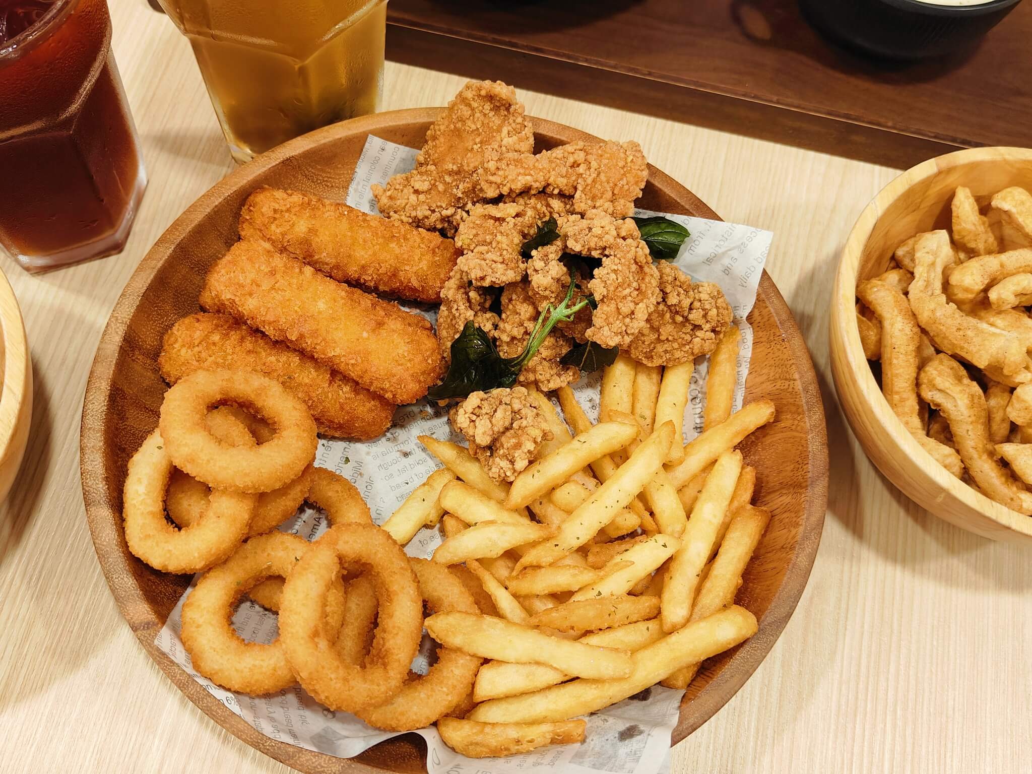 科技大樓美食推薦｜Here café 大安店、補充能量好地方、飲料免費續到飽！ @💕小美很愛嚐💕