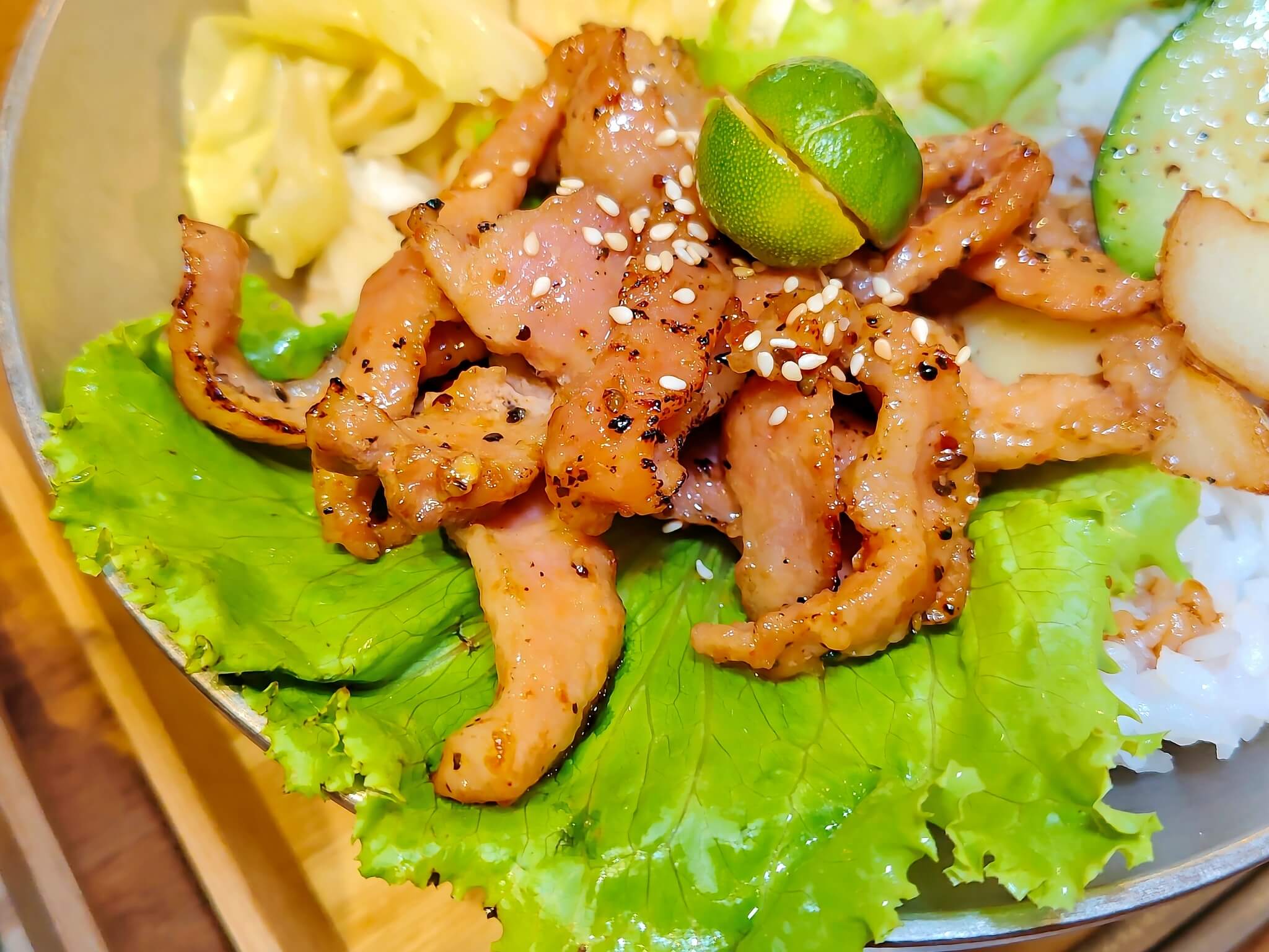 江子翠美食｜閏月吃飯點、超大一隻秘炙雞腿排飯必點、松阪豬飯嫩到長者都咬得動！ @💕小美很愛嚐💕