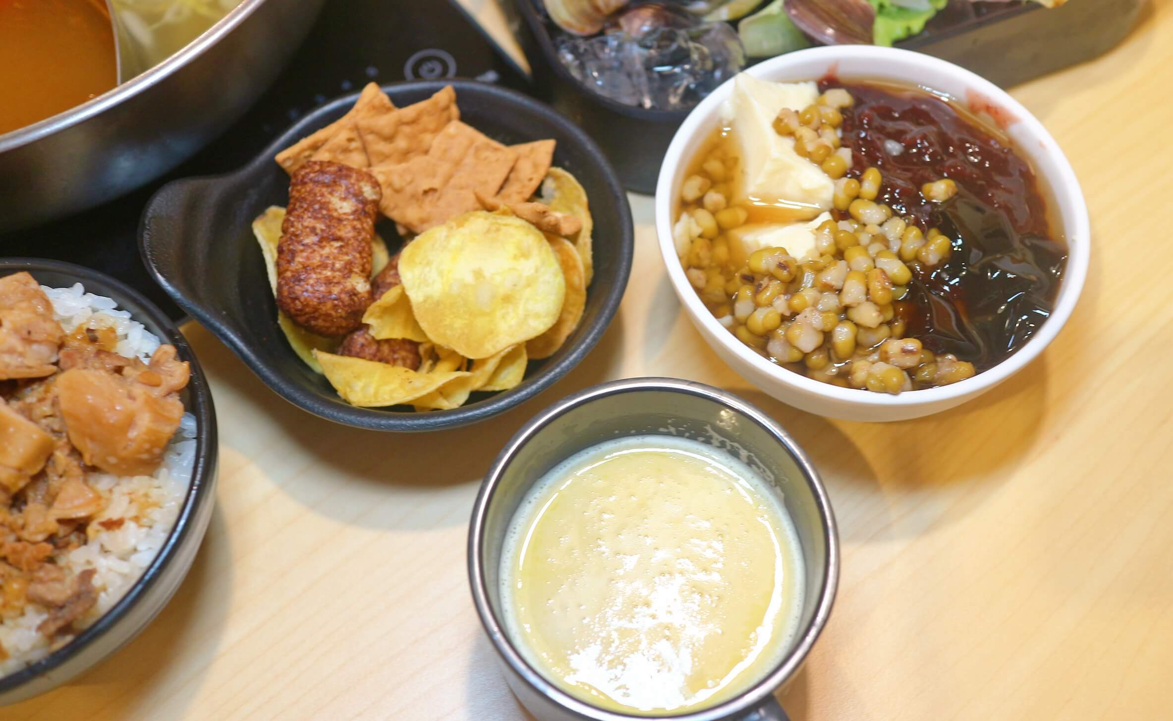 中永和火鍋｜何家香香麻辣鴛鴦鍋、飲料、甜點吃到飽、單點鍋自由配料！月月活動誠意滿滿！ @💕小美很愛嚐💕