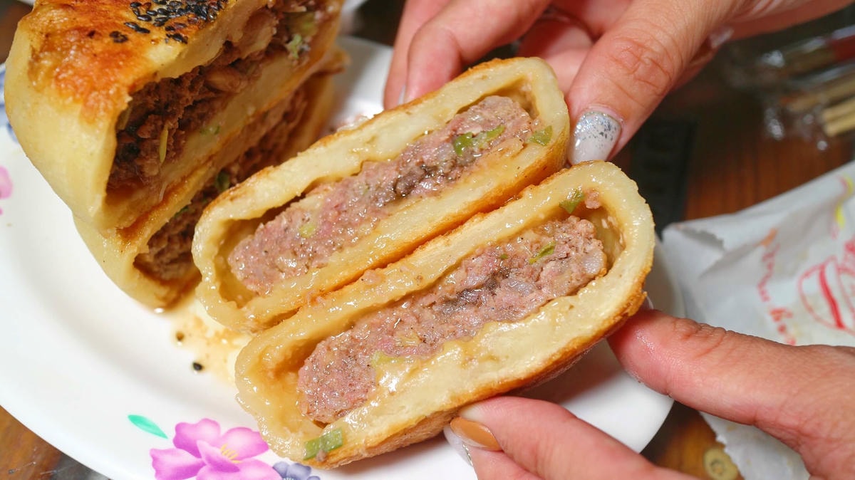 第二市場美食|鄒氏餡餅蔥油餅、餡餅肉好厚又汁、讓人讚不絕口、厲害美味銅板小吃! - 第8張圖