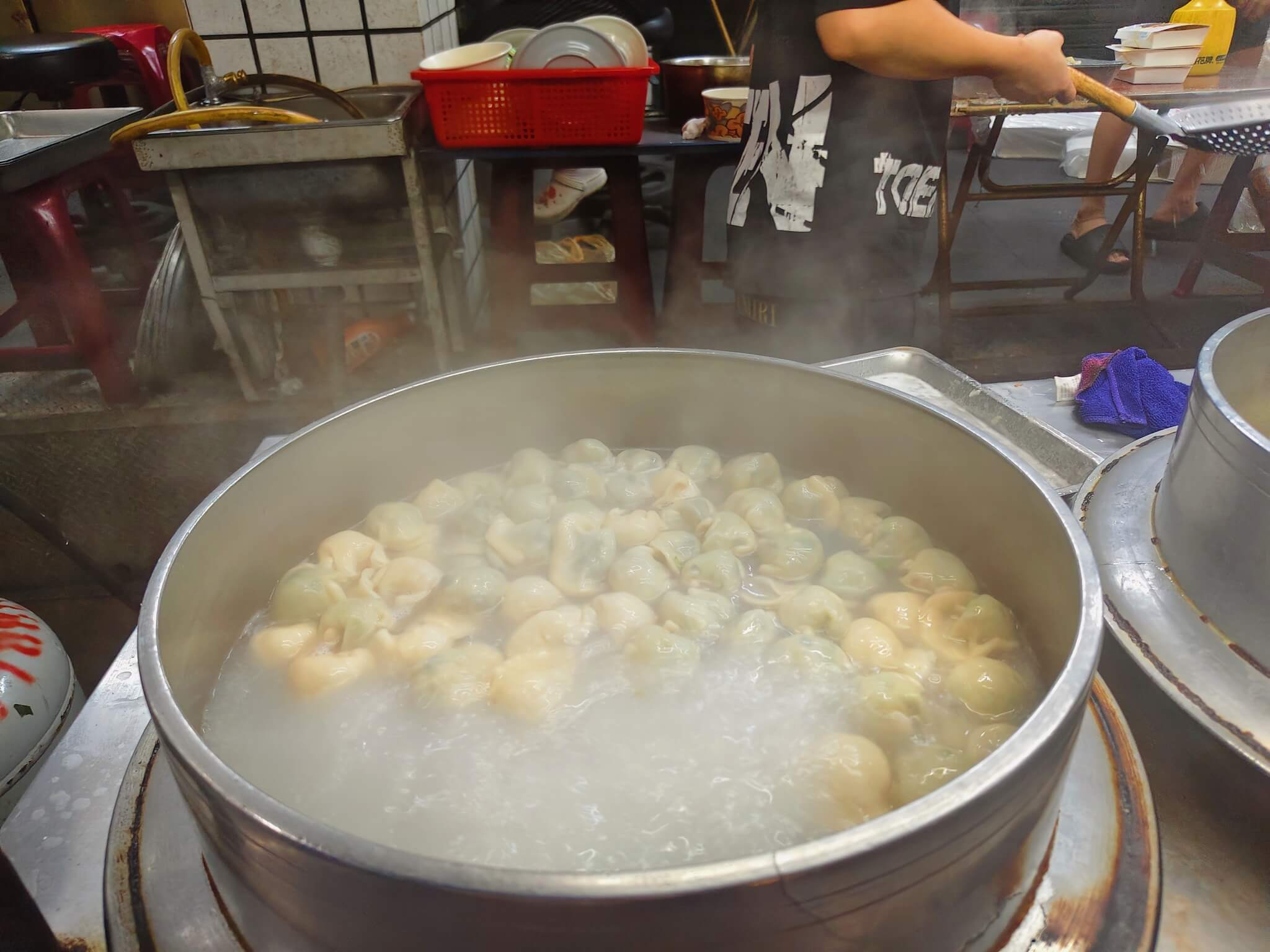 新莊美食｜黑豬肉手工水餃、一粒四元水餃、一餐百元有找吃超飽！ @💕小美很愛嚐💕