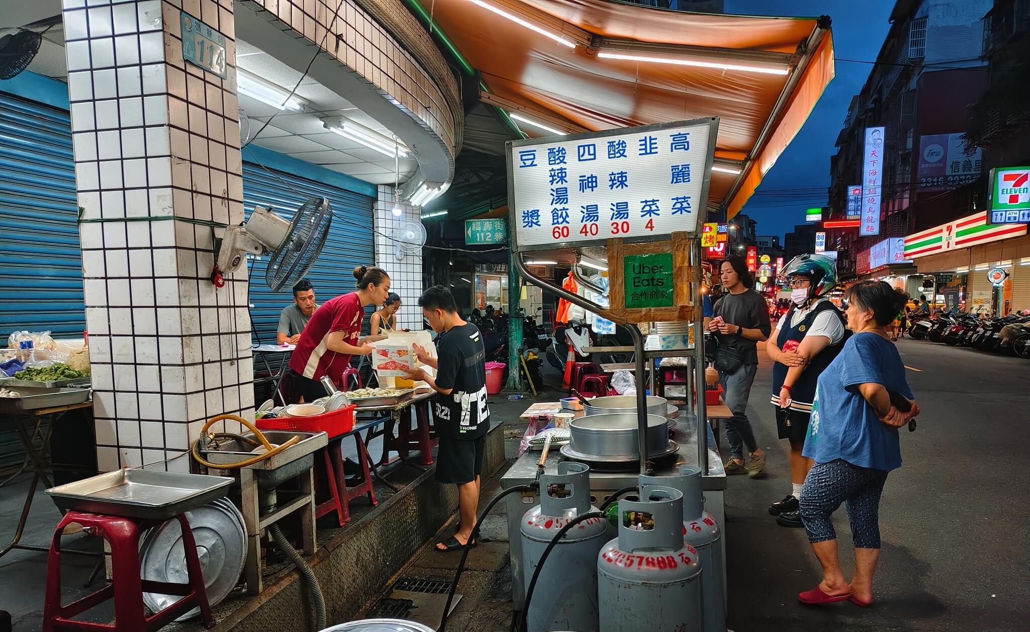 新莊美食｜黑豬肉手工水餃、一粒四元水餃、一餐百元有找吃超飽！ @💕小美很愛嚐💕