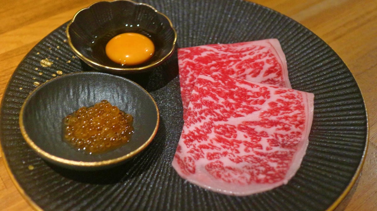 台北燒肉|牛B燒肉、500盤推薦「澳洲全血厚切牛舌」、「牛筋炒飯」必嚐!視覺、聽覺、味覺高感度藝術體驗 , 一場精緻有靈魂的美食享宴! - 第17張圖