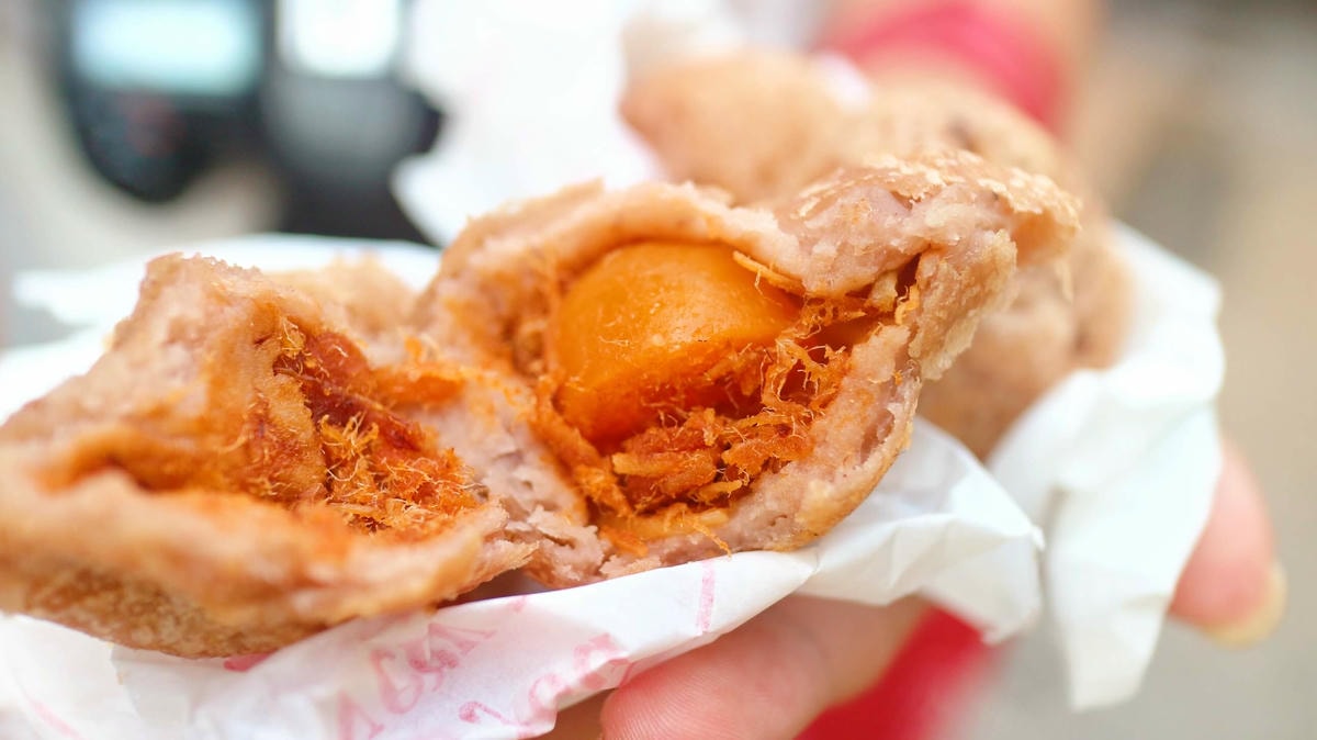 寧夏夜市美食|劉芋仔蛋黃芋餅、滿滿的芋泥、芋頭控必吃!米其林必比登美食! - 第9張圖