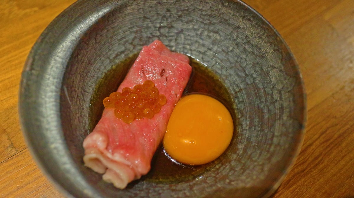 台北燒肉|牛B燒肉、500盤推薦「澳洲全血厚切牛舌」、「牛筋炒飯」必嚐!視覺、聽覺、味覺高感度藝術體驗 , 一場精緻有靈魂的美食享宴! - 第19張圖