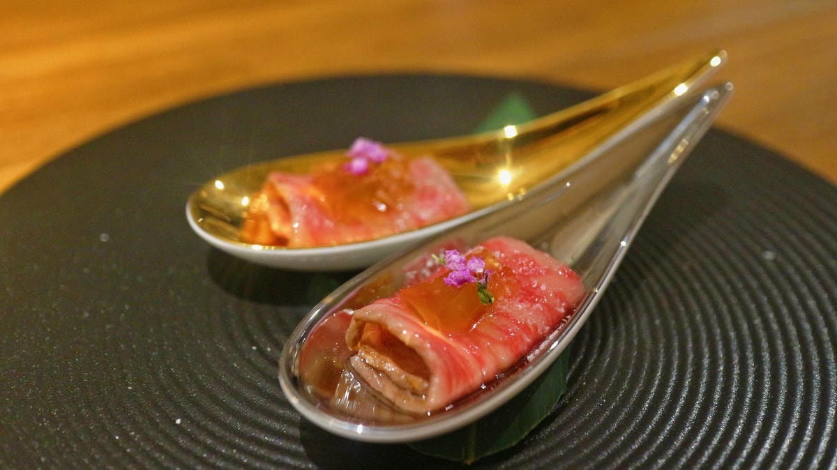 台北燒肉|牛B燒肉、500盤推薦「澳洲全血厚切牛舌」、「牛筋炒飯」必嚐!視覺、聽覺、味覺高感度藝術體驗 , 一場精緻有靈魂的美食享宴! - 第16張圖