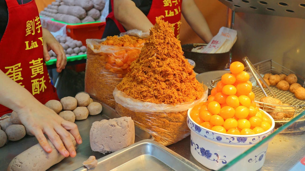 寧夏夜市美食|劉芋仔蛋黃芋餅、滿滿的芋泥、芋頭控必吃!米其林必比登美食! - 第7張圖