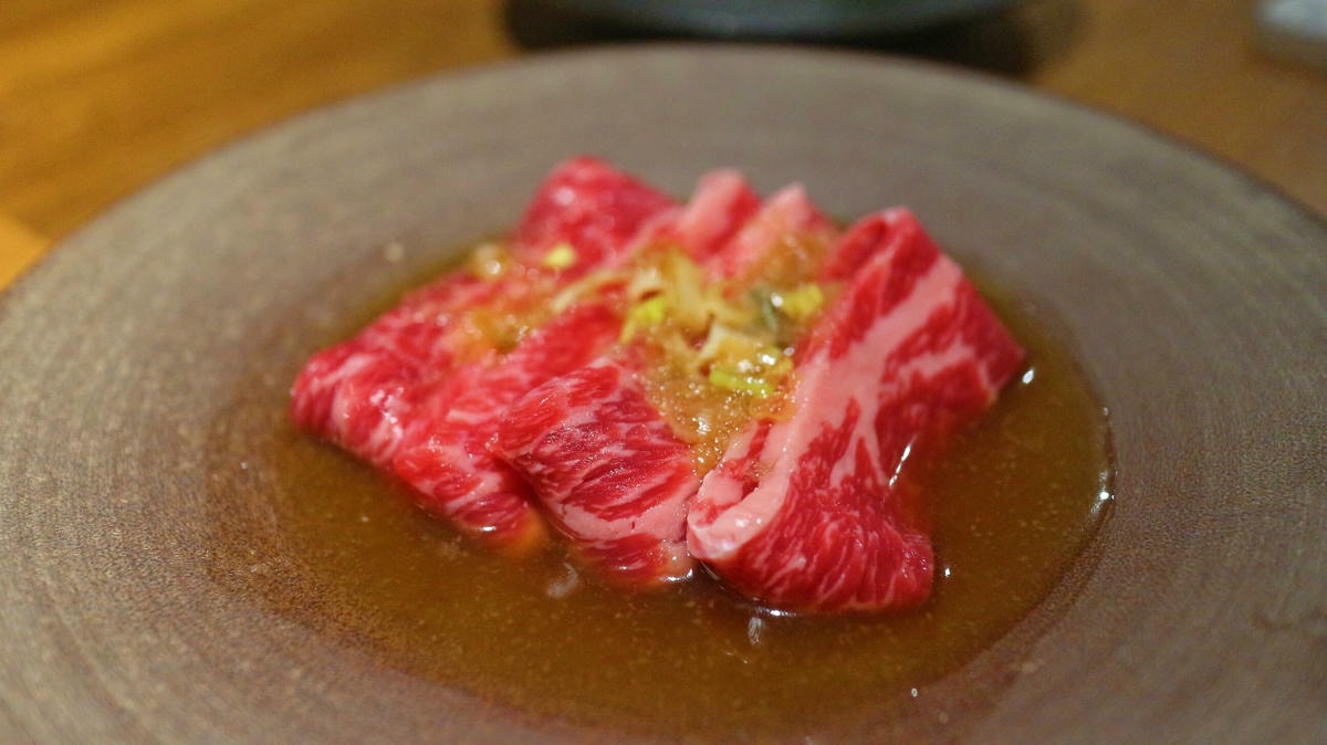 台北燒肉|牛B燒肉、500盤推薦「澳洲全血厚切牛舌」、「牛筋炒飯」必嚐!視覺、聽覺、味覺高感度藝術體驗 , 一場精緻有靈魂的美食享宴! - 第20張圖