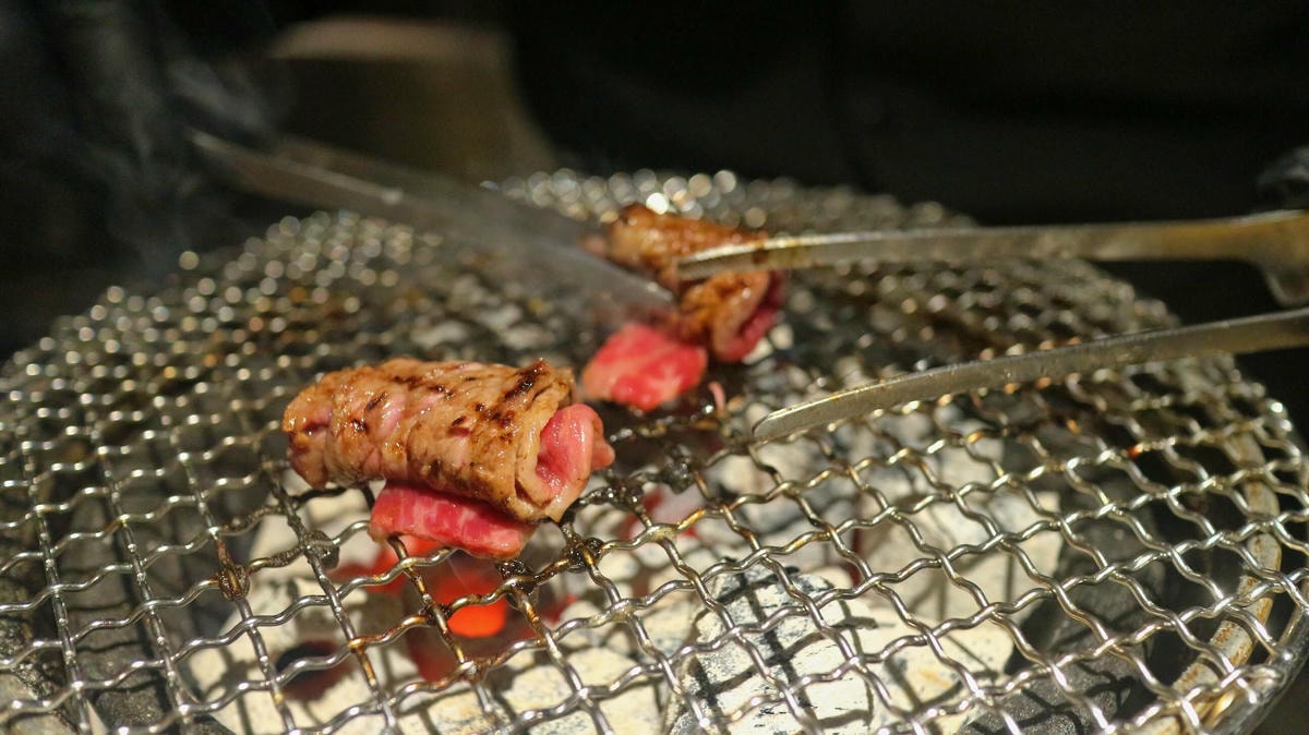 台北燒肉|牛B燒肉、500盤推薦「澳洲全血厚切牛舌」、「牛筋炒飯」必嚐!視覺、聽覺、味覺高感度藝術體驗 , 一場精緻有靈魂的美食享宴! - 第22張圖