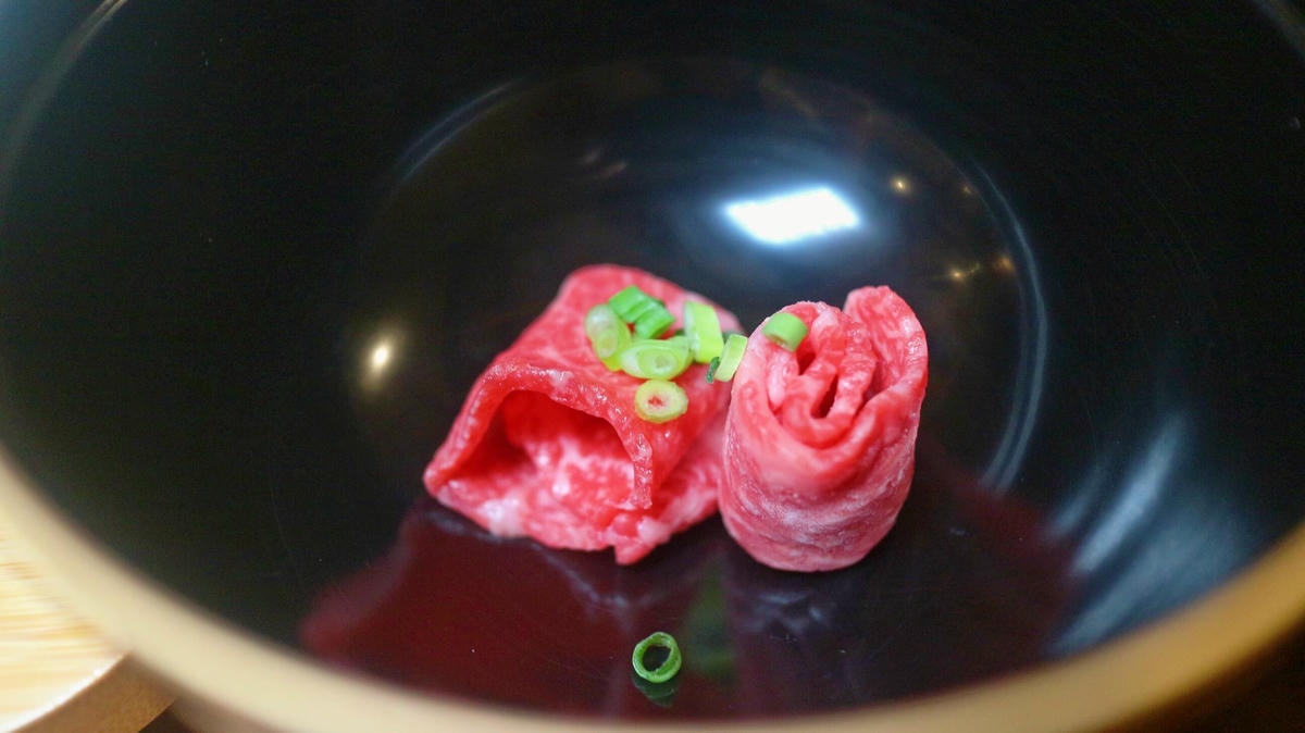 台北燒肉|牛B燒肉、500盤推薦「澳洲全血厚切牛舌」、「牛筋炒飯」必嚐!視覺、聽覺、味覺高感度藝術體驗 , 一場精緻有靈魂的美食享宴! - 第31張圖