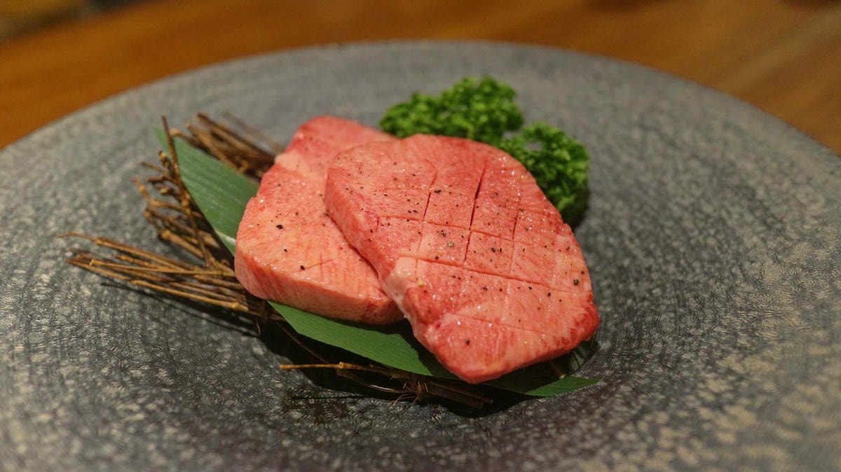 台北燒肉|牛B燒肉、500盤推薦「澳洲全血厚切牛舌」、「牛筋炒飯」必嚐!視覺、聽覺、味覺高感度藝術體驗 , 一場精緻有靈魂的美食享宴! - 第7張圖