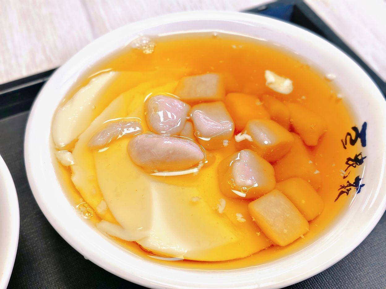 寧夏夜市美食|豆花莊、老字號咕溜豆花、爆炸出來的配料嫩、滑、Q彈停不下來! - 第10張圖 寧夏夜市美食|豆花莊、老字號咕溜豆花、爆炸出來的配料嫩、滑、Q彈停不下來!