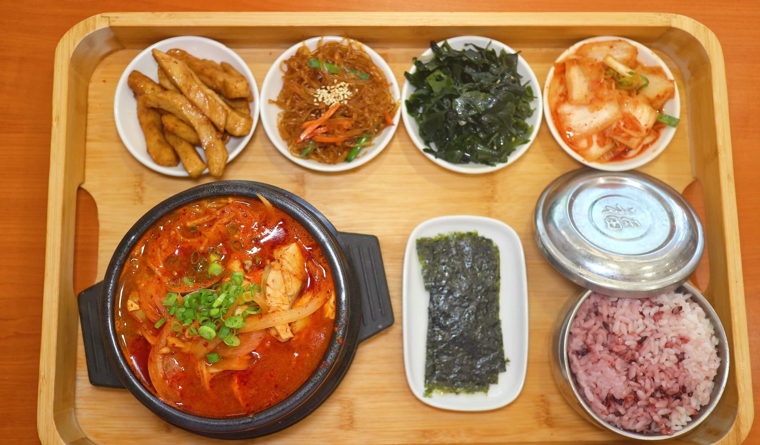 板橋美食|勁呷韓定食、口味道地韓國人開的、小菜無限吃到飽! - 第17張圖