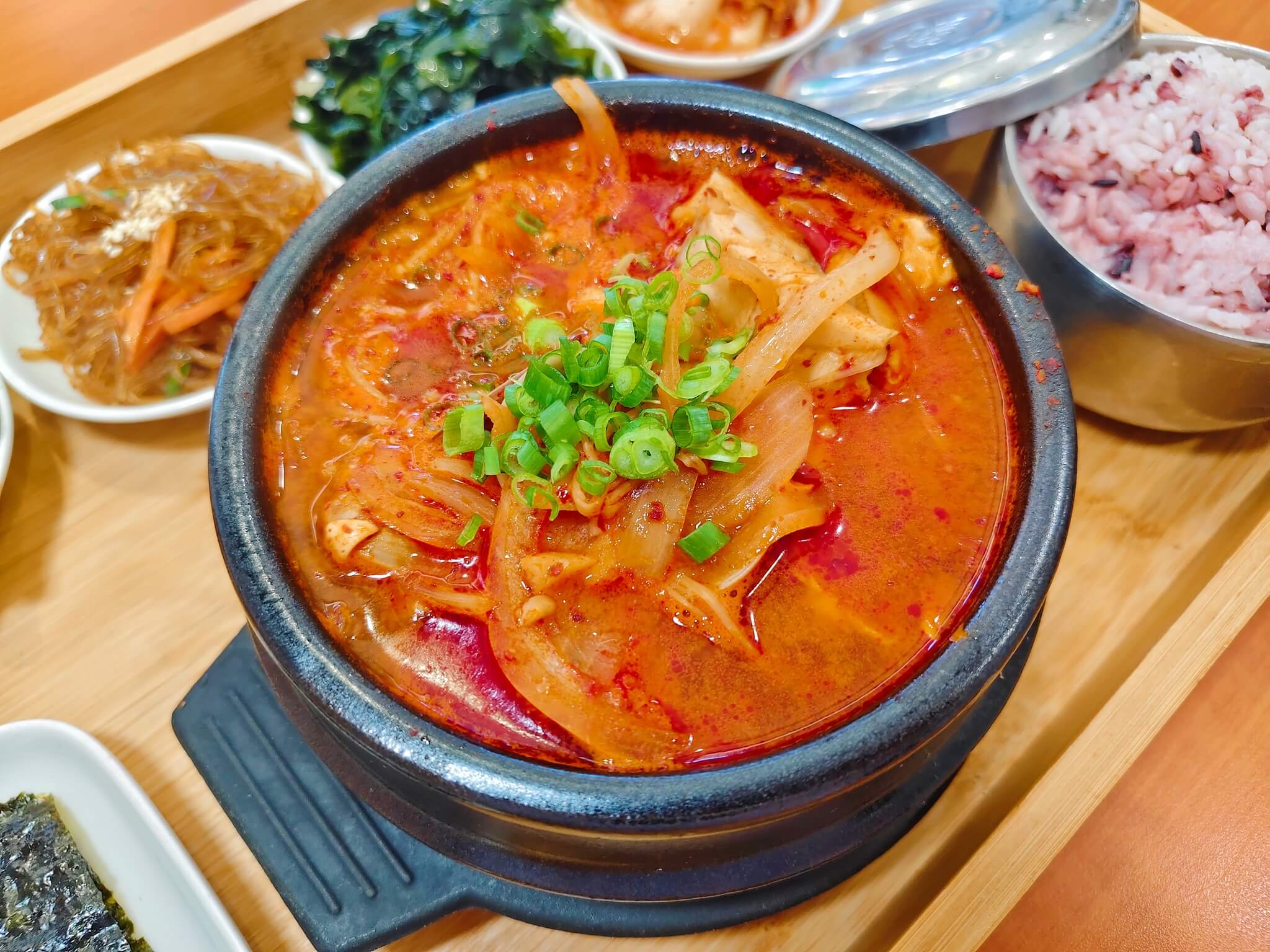 板橋美食|勁呷韓定食、口味道地韓國人開的、小菜無限吃到飽! - 第18張圖