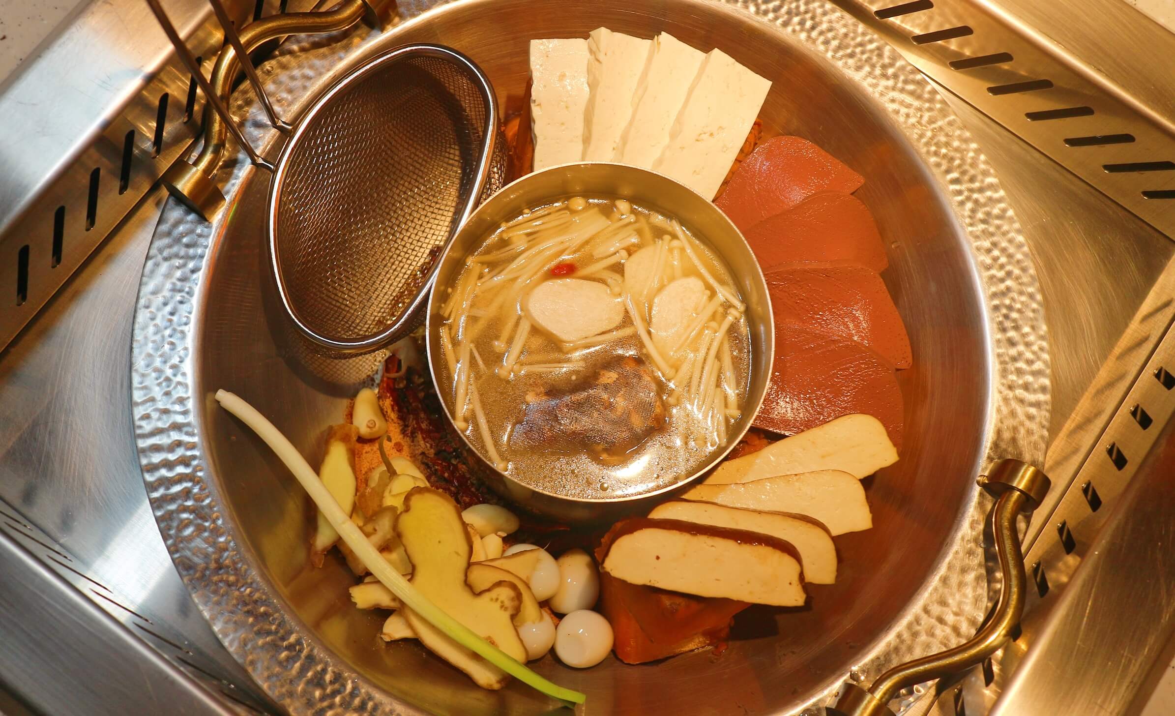 台中西區火鍋推薦|麻一點 重慶老火鍋、香辣過癮不燒喉、搭上麻麻系手搖飲口感太有趣了! - 第11張圖