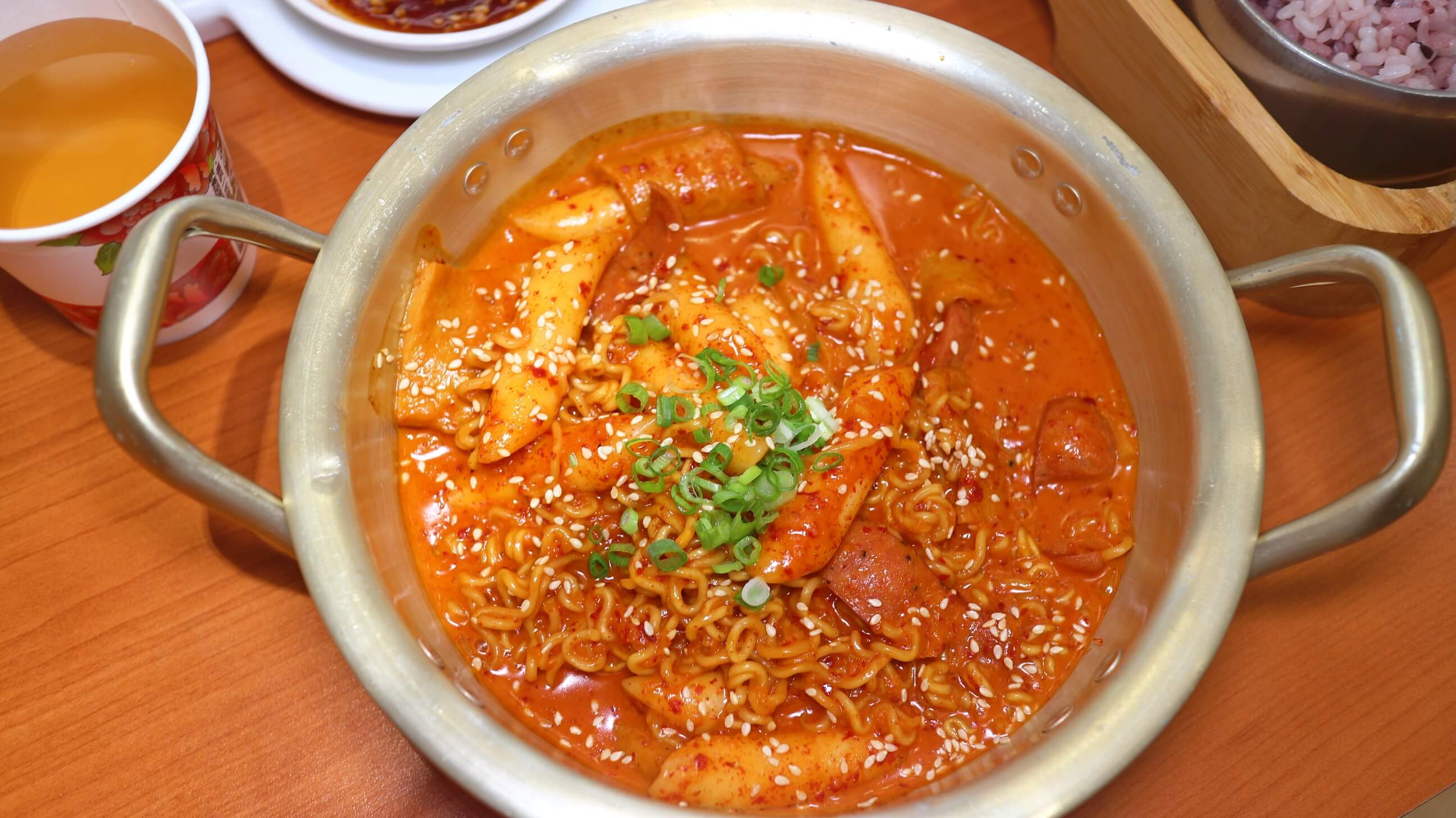 板橋美食|勁呷韓定食、口味道地韓國人開的、小菜無限吃到飽! - 第28張圖