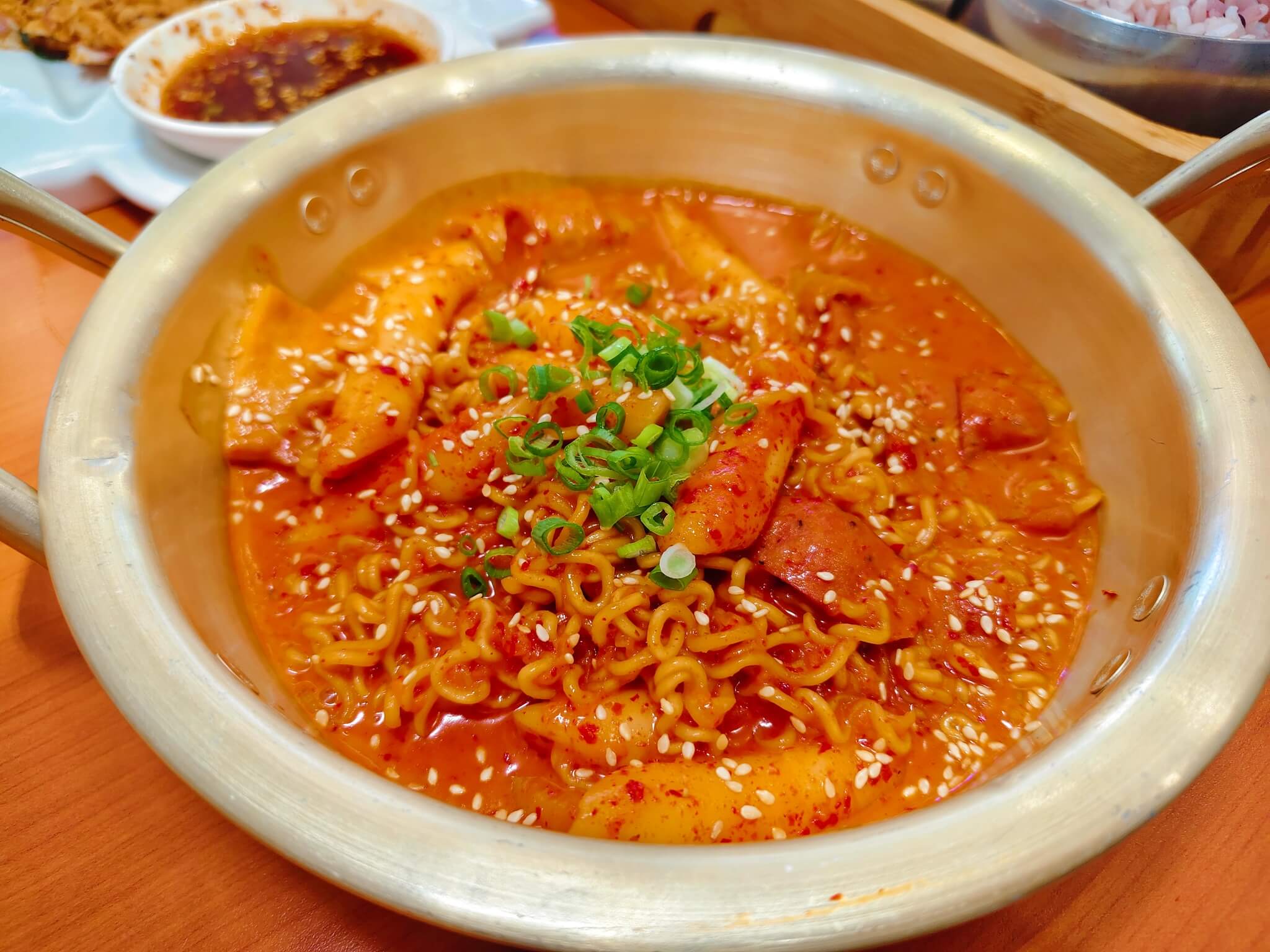 板橋美食|勁呷韓定食、口味道地韓國人開的、小菜無限吃到飽! - 第29張圖