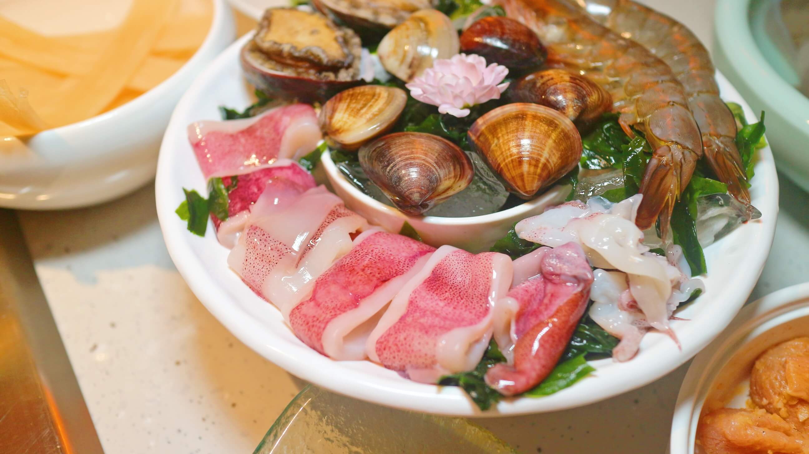 台中西區火鍋推薦|麻一點 重慶老火鍋、香辣過癮不燒喉、搭上麻麻系手搖飲口感太有趣了! - 第16張圖