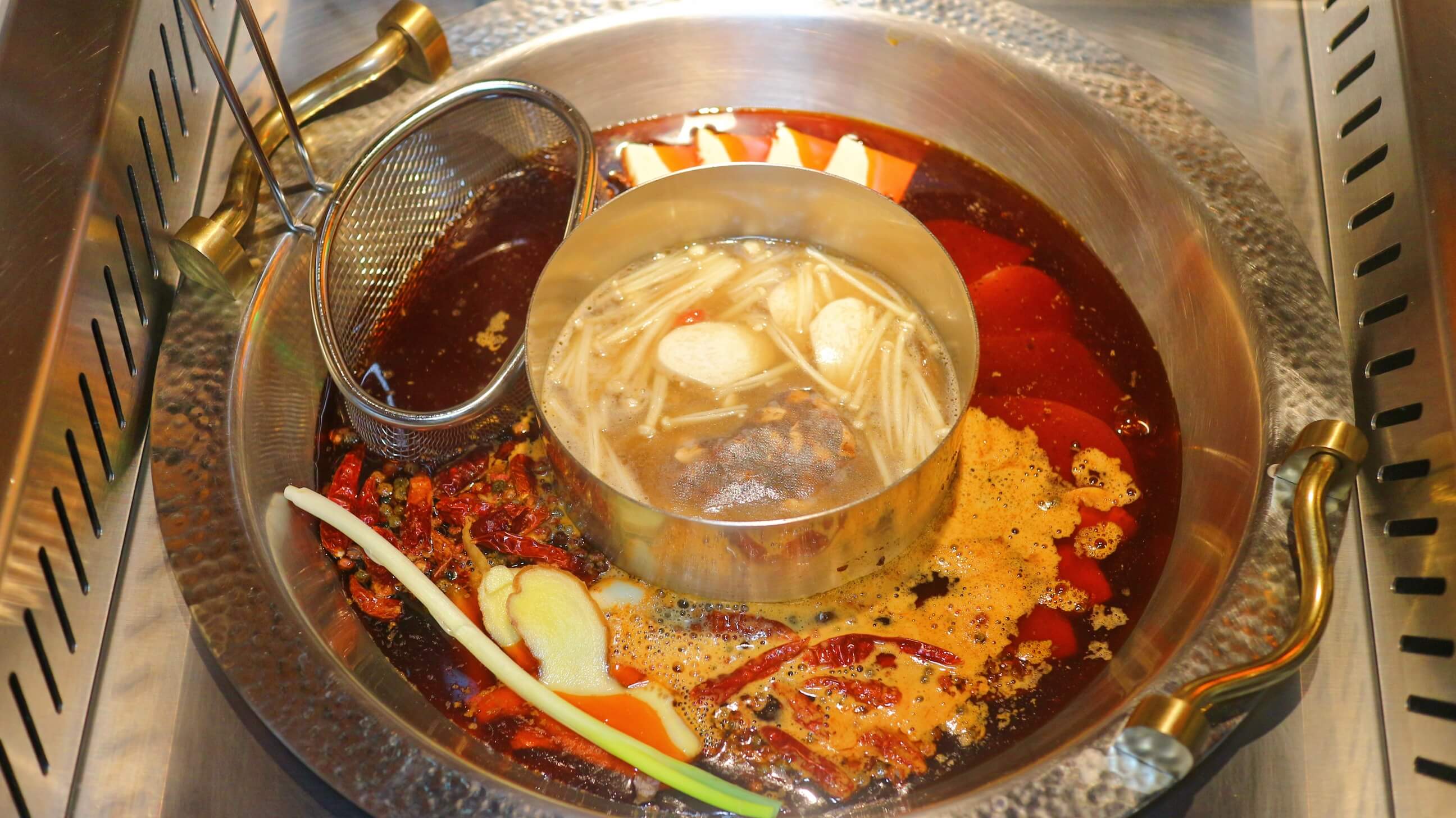 台中西區火鍋推薦|麻一點 重慶老火鍋、香辣過癮不燒喉、搭上麻麻系手搖飲口感太有趣了! - 第13張圖