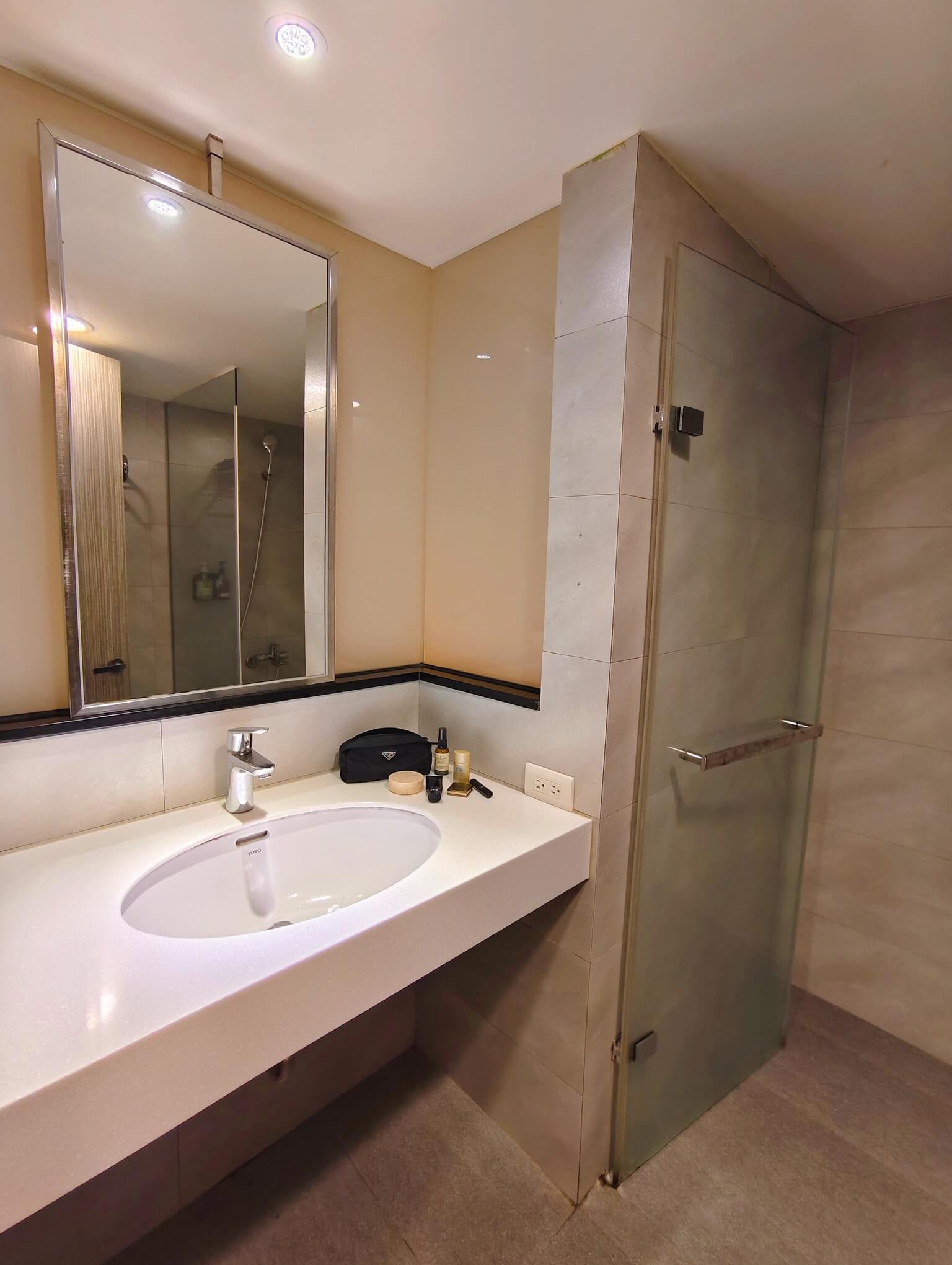 2025台中飯店|傳思文旅、平價旅館推薦、忠孝夜市旁覓食超方便! - 第12張圖