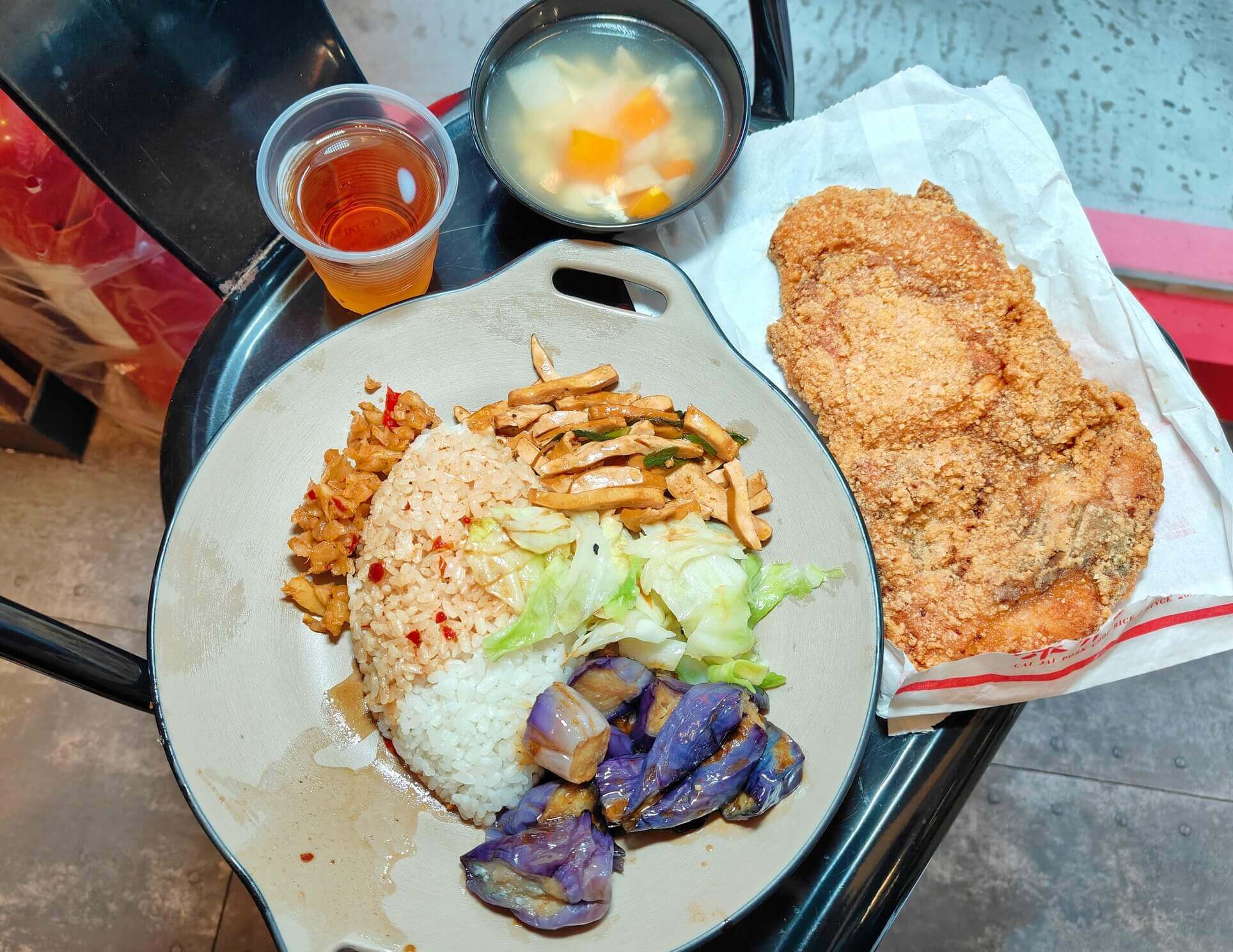 林口美食|蔡家排骨、比臉大雞排、飲料湯品無限享用、加飯不加價超平價人氣便當推薦! - 第17張圖