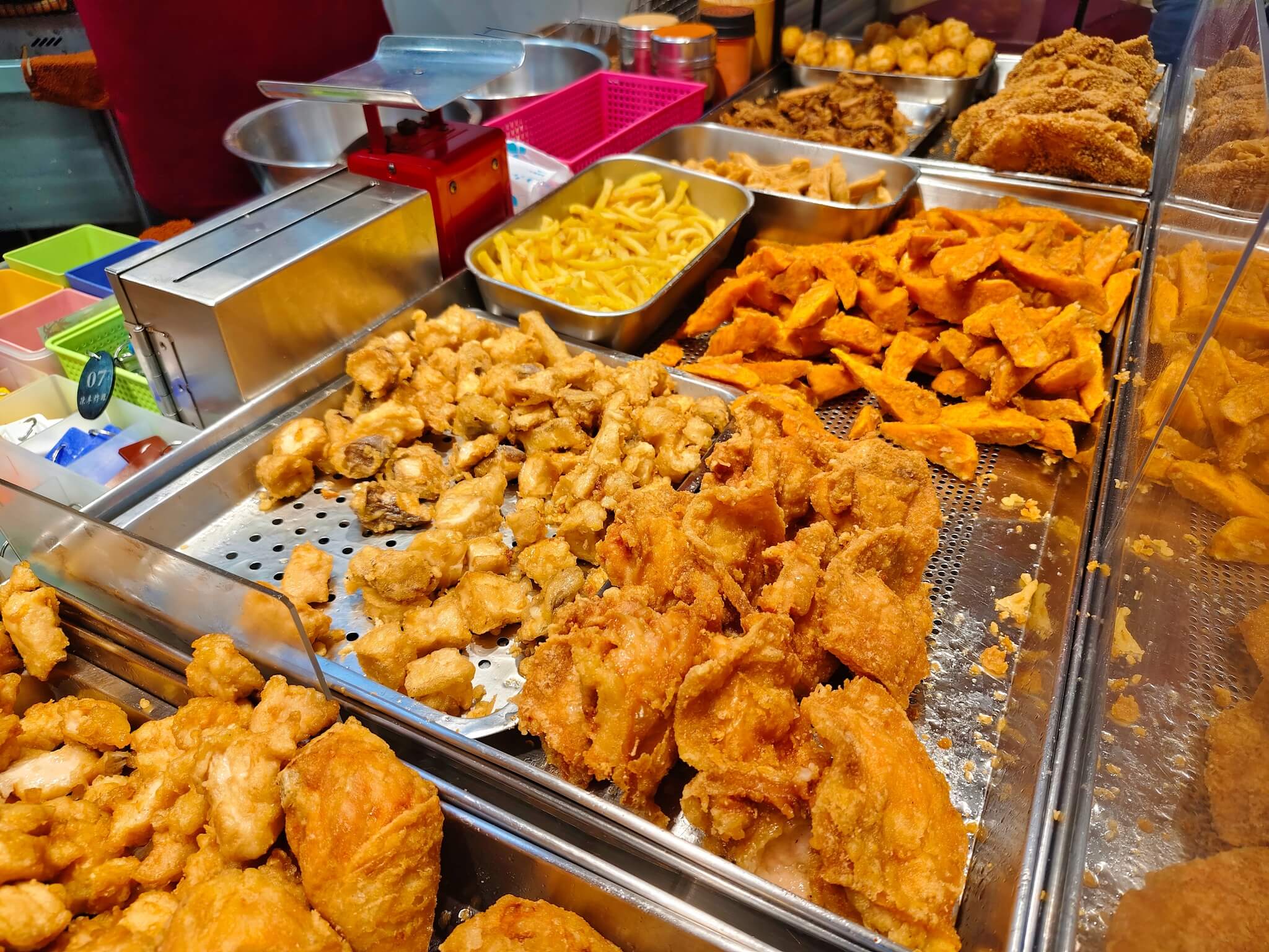 晴光市場美食|陳季炸雞 晴光市場店、香酥雞超搶手!雞排只要55元、雞翅、魷魚圈、地瓜通通必點!! - 第5張圖