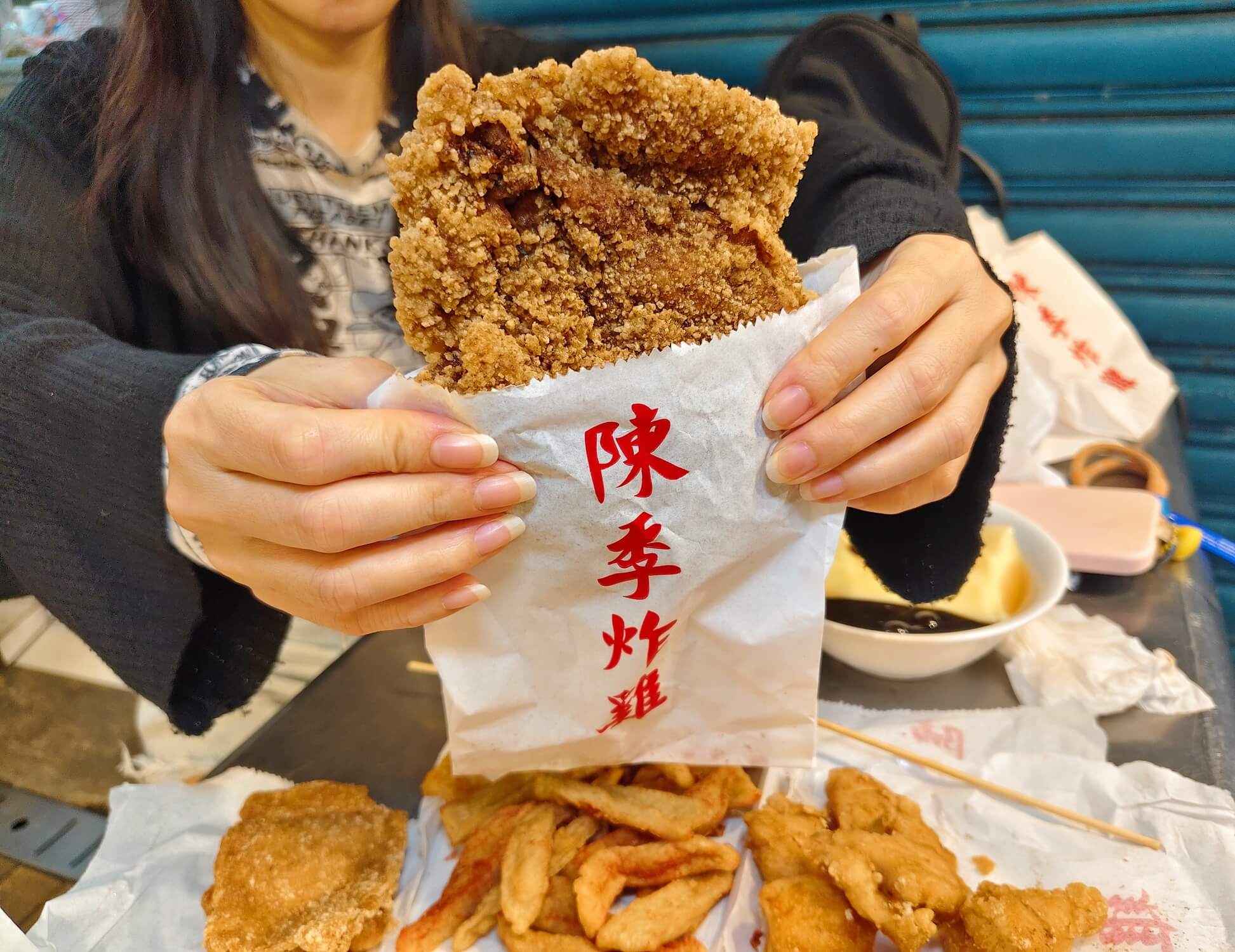 晴光市場美食|陳季炸雞 晴光市場店、香酥雞超搶手!雞排只要55元、雞翅、魷魚圈、地瓜通通必點!! - 第23張圖