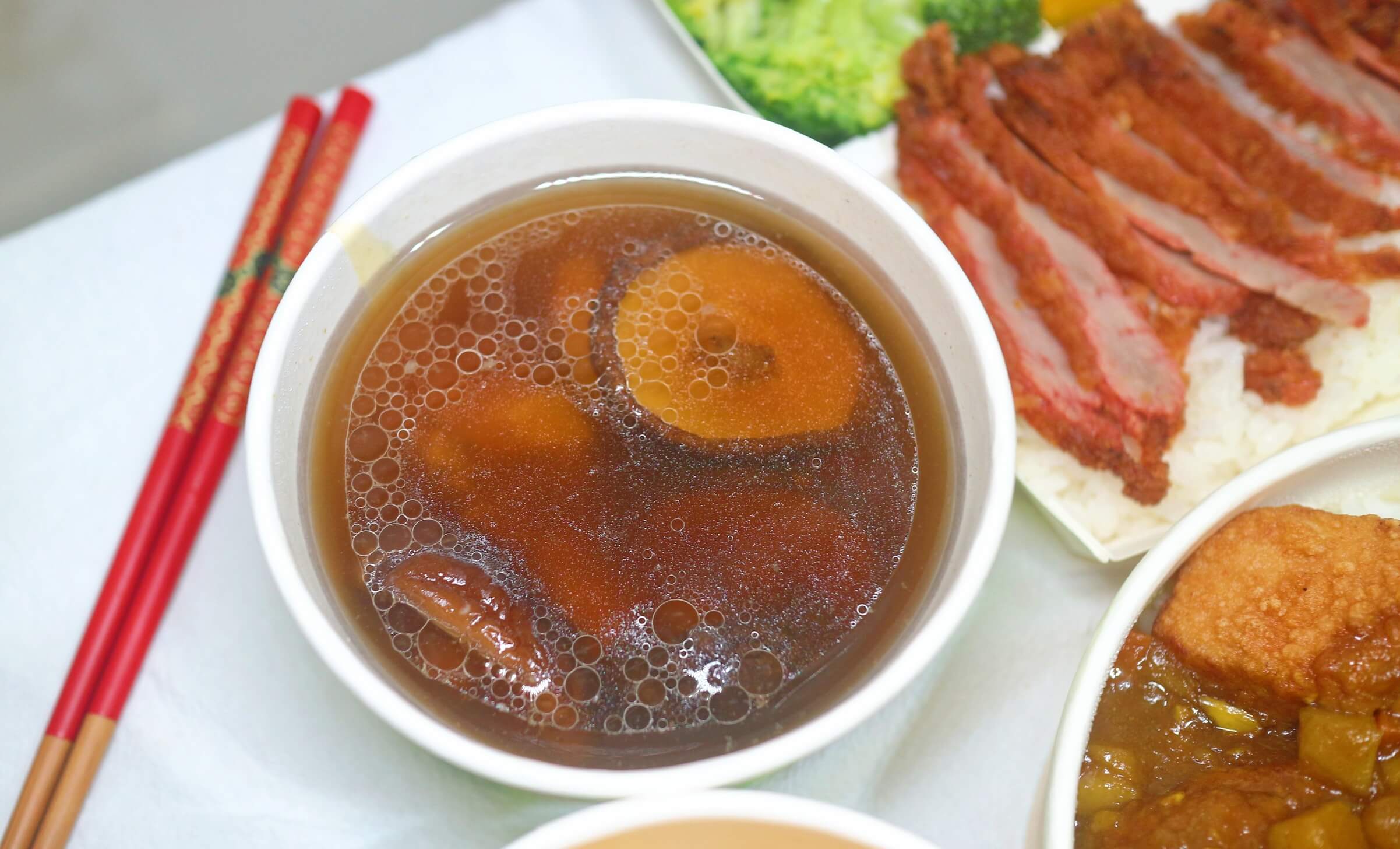 板橋江子翠美食｜鬍鬚張魯肉飯、雙重口感「日式咖哩炸雞丼飯」新上市、一甲子的美食台灣美食必吃！