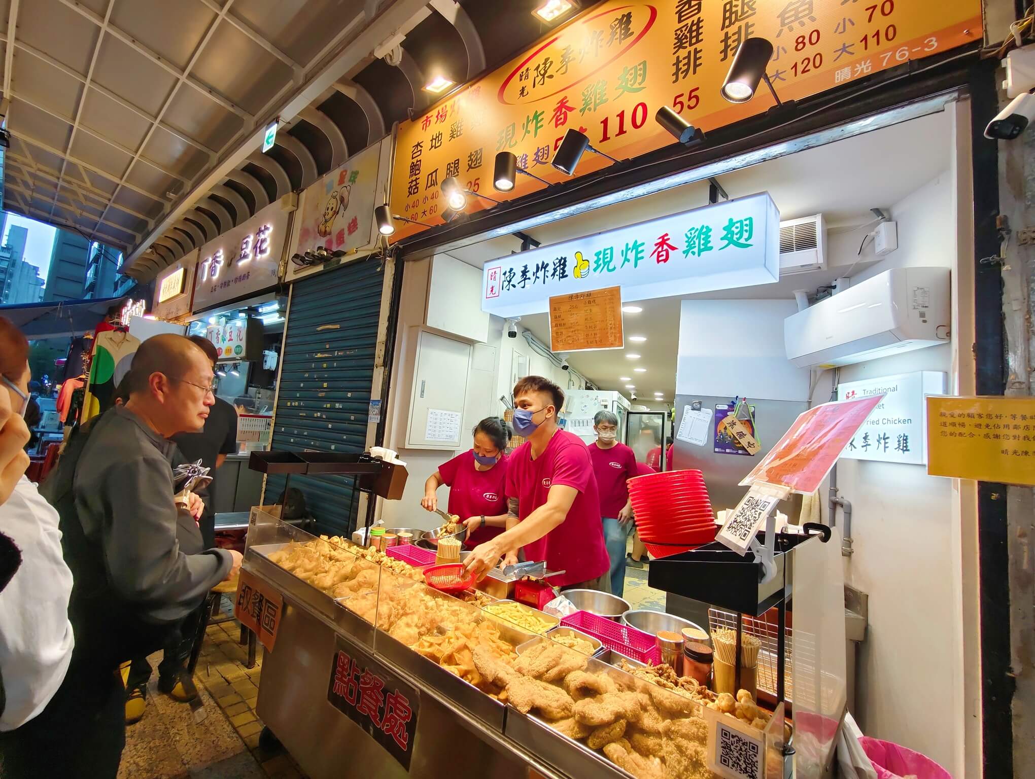 晴光市場美食|陳季炸雞 晴光市場店、香酥雞超搶手!雞排只要55元、雞翅、魷魚圈、地瓜通通必點!! - 第2張圖