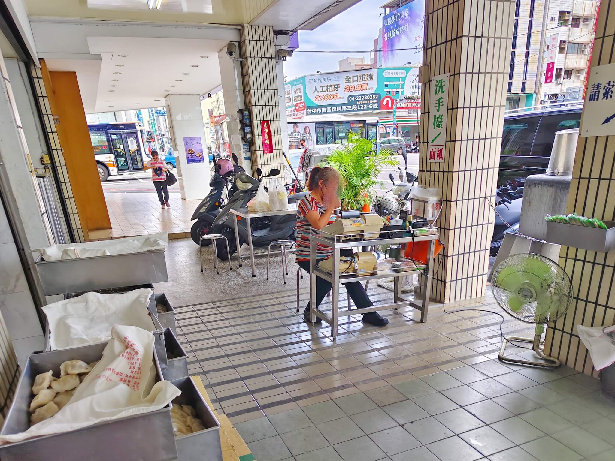 台中南區美食|台中肉員、米其林必比連四年、超過90年老字號肉圓! - 第14張圖