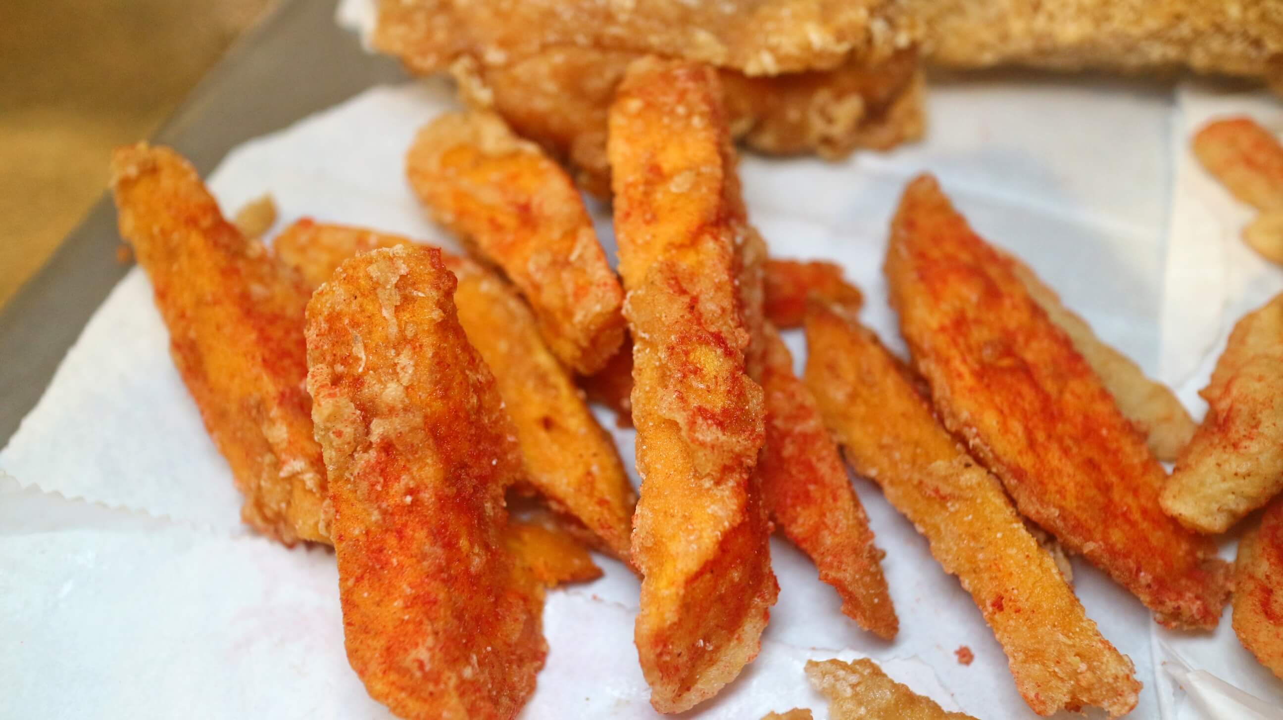 晴光市場美食|陳季炸雞 晴光市場店、香酥雞超搶手!雞排只要55元、雞翅、魷魚圈、地瓜通通必點!! - 第29張圖