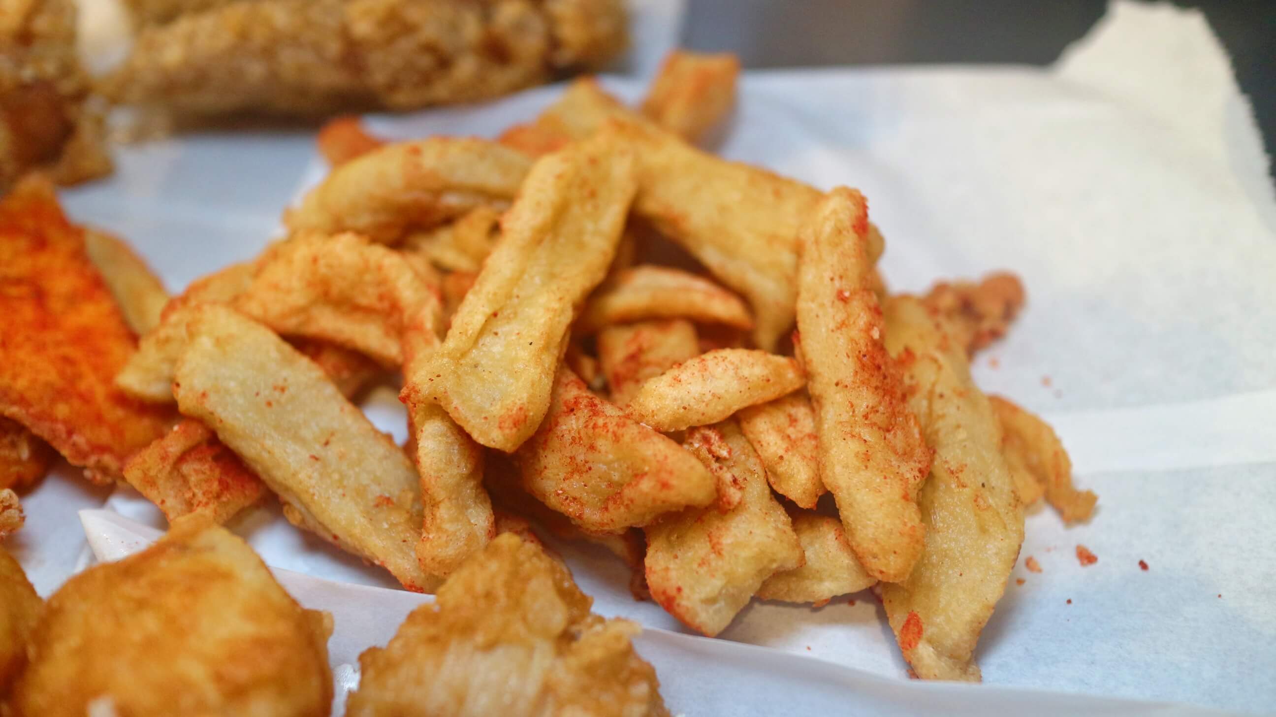 晴光市場美食|陳季炸雞 晴光市場店、香酥雞超搶手!雞排只要55元、雞翅、魷魚圈、地瓜通通必點!! - 第30張圖