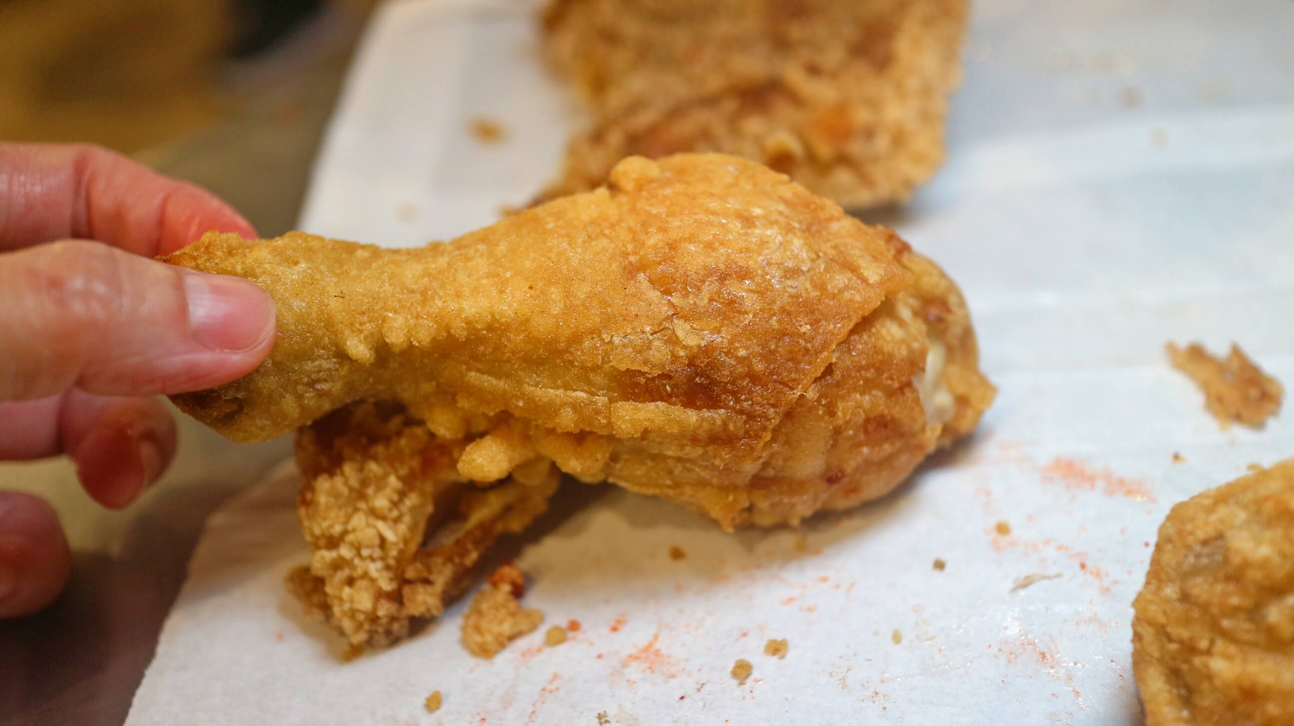 晴光市場美食|陳季炸雞 晴光市場店、香酥雞超搶手!雞排只要55元、雞翅、魷魚圈、地瓜通通必點!! - 第17張圖