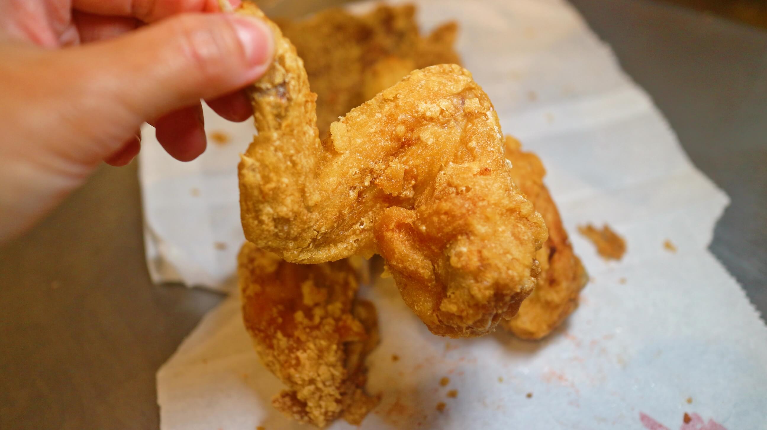 晴光市場美食|陳季炸雞 晴光市場店、香酥雞超搶手!雞排只要55元、雞翅、魷魚圈、地瓜通通必點!! - 第19張圖