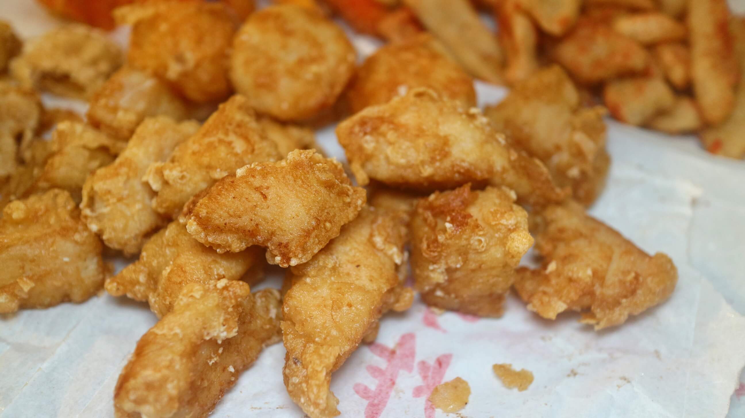 晴光市場美食|陳季炸雞 晴光市場店、香酥雞超搶手!雞排只要55元、雞翅、魷魚圈、地瓜通通必點!! - 第25張圖