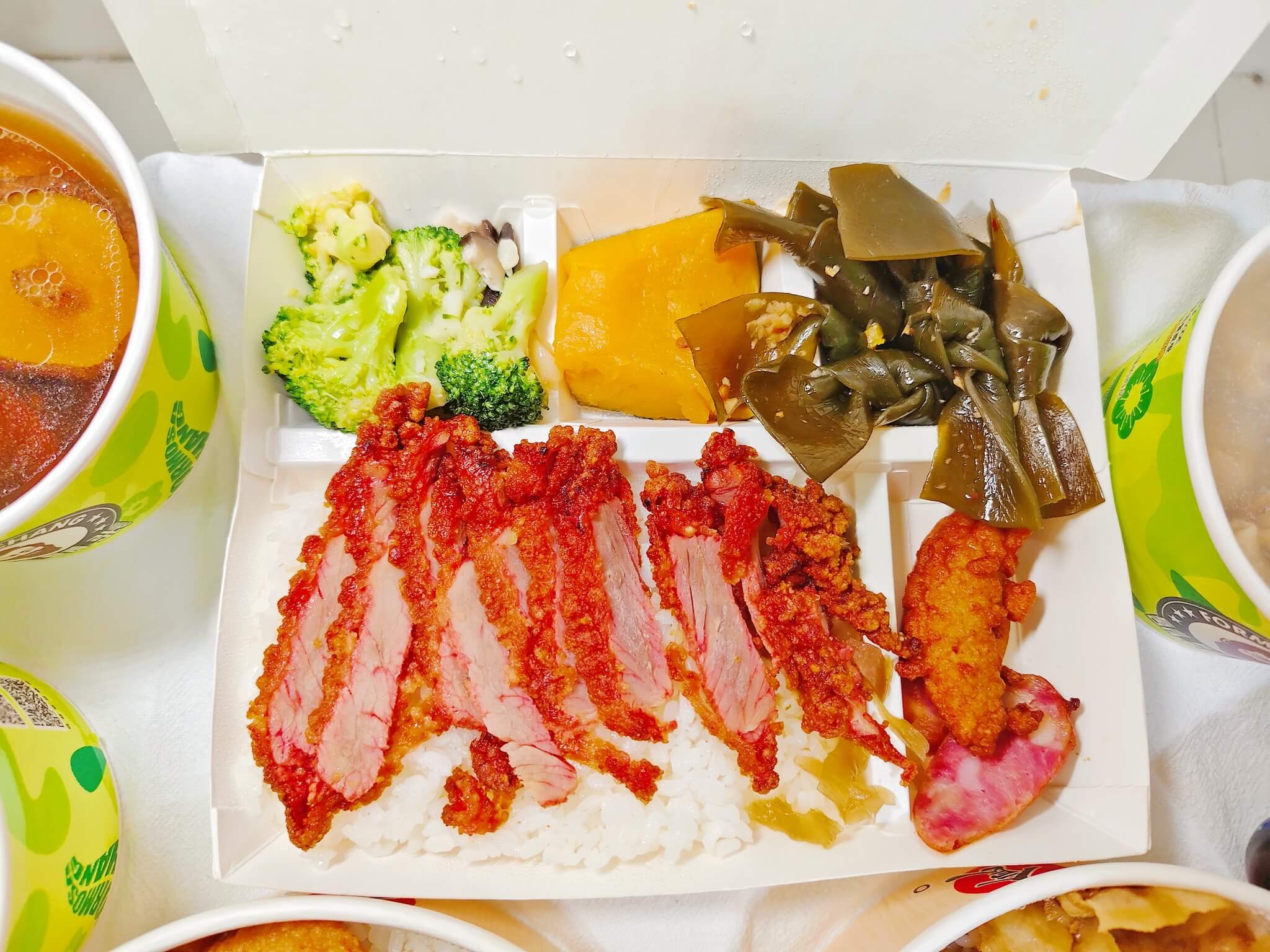 板橋江子翠美食｜鬍鬚張魯肉飯、雙重口感「日式咖哩炸雞丼飯」新上市、一甲子的美食台灣美食必吃！