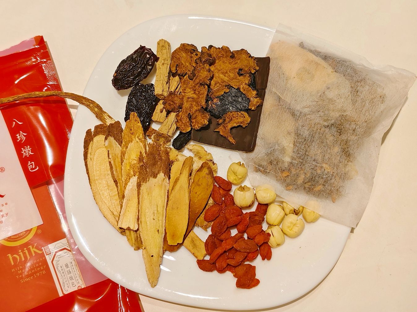 聯昌藥膳｜八珍、何首烏燉包、養成好體質！開啓你的「紅顏」模式～天天都能水噹噹！