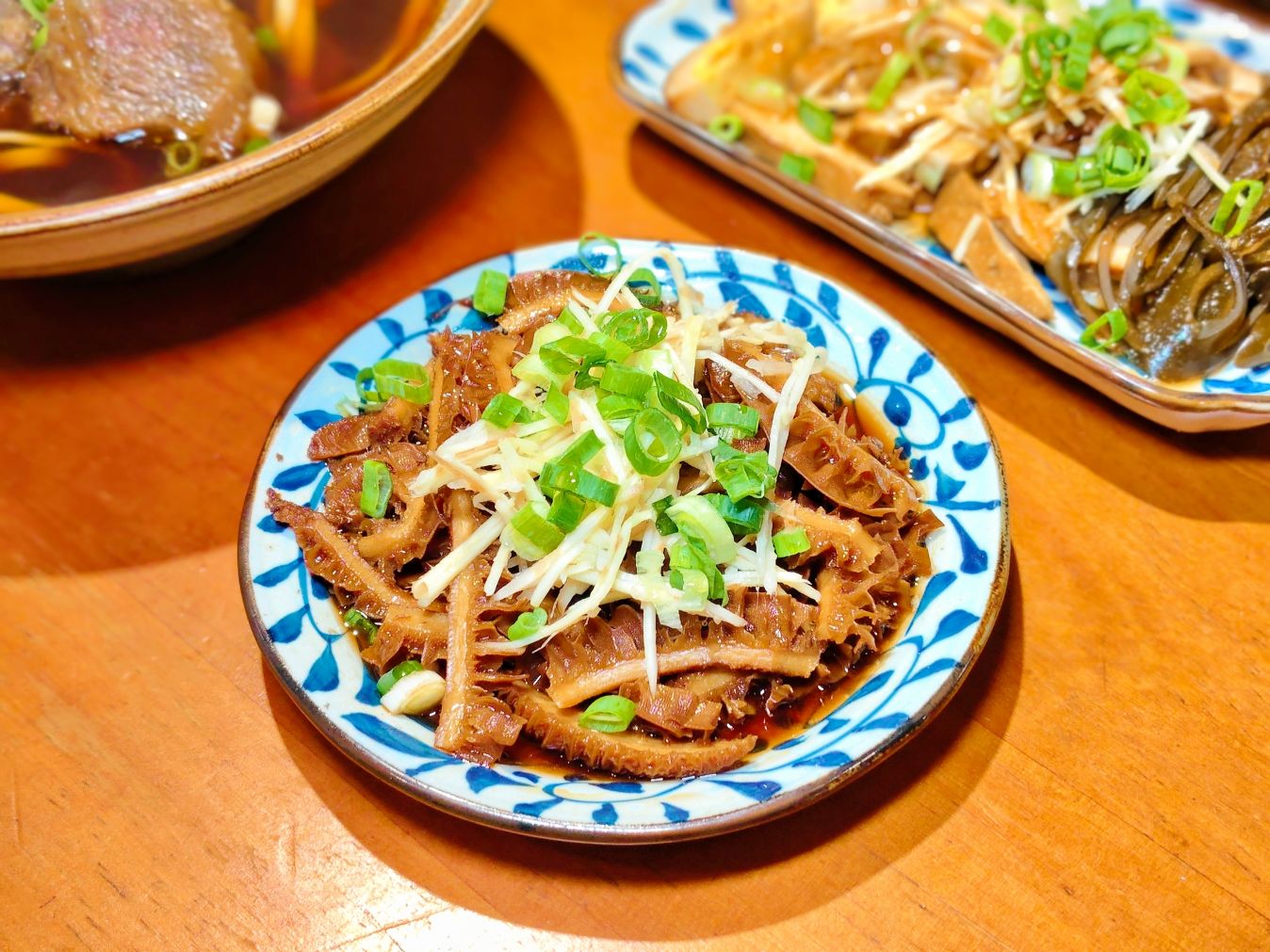 中山牛肉麵推薦｜東館牛肉麵、濃郁湯頭、厚實牛肉、就連國外旅客也無法抗拒他們魅力～！