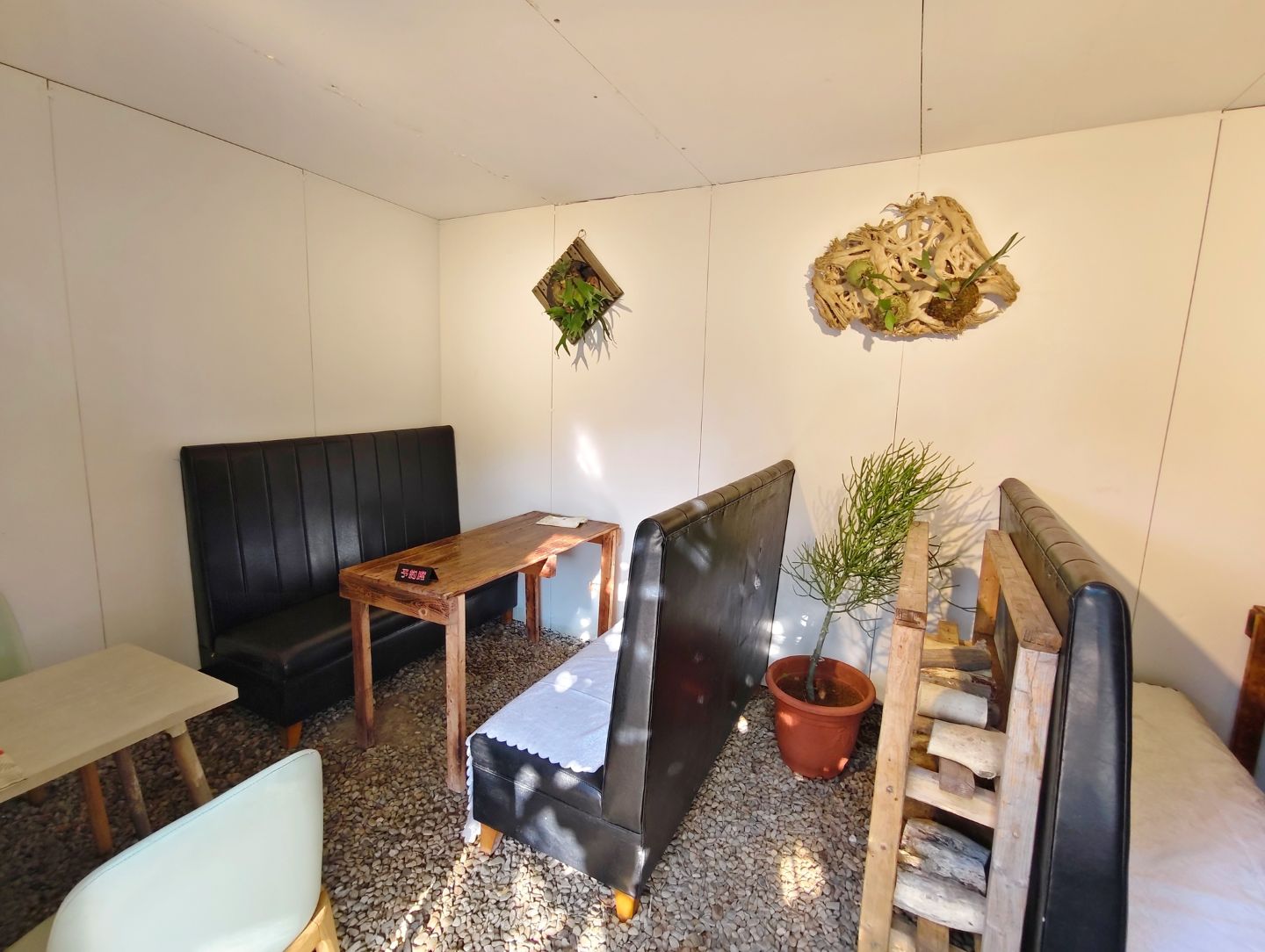 新北三芝海景咖啡廳｜秘境小峇里、如墾丁美景、湛藍大海盡收眼底！