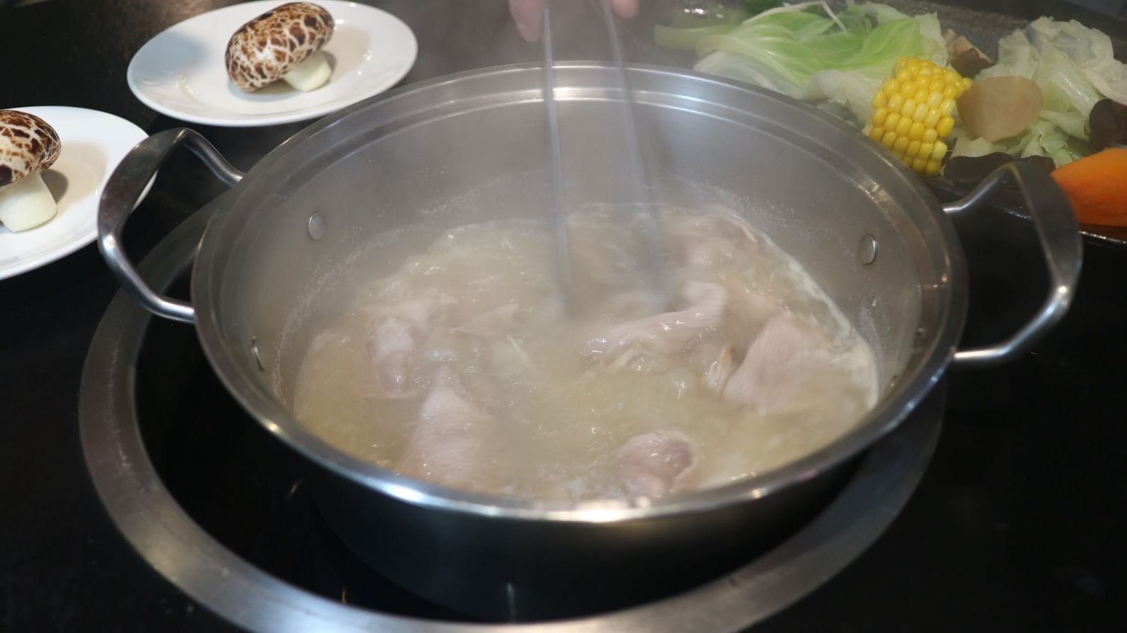 板橋美食|蒸天下海鮮蒸氣火鍋、活體海鮮、霸氣美味一鍋三吃! - 第25張圖 板橋美食|蒸天下海鮮蒸氣火鍋、活體海鮮、霸氣美味一鍋三吃!