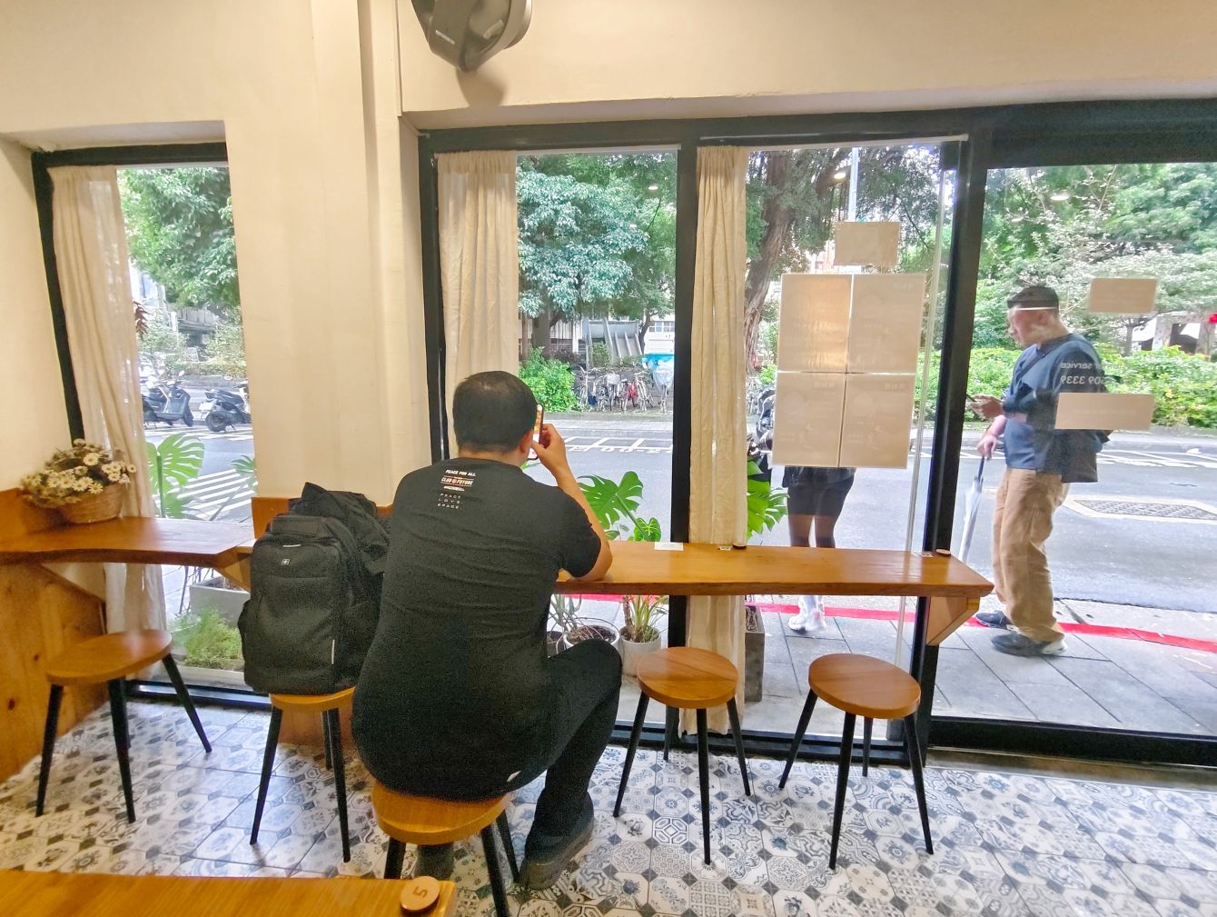 中山牛肉麵推薦｜東館牛肉麵、濃郁湯頭、厚實牛肉、就連國外旅客也無法抗拒他們魅力～！