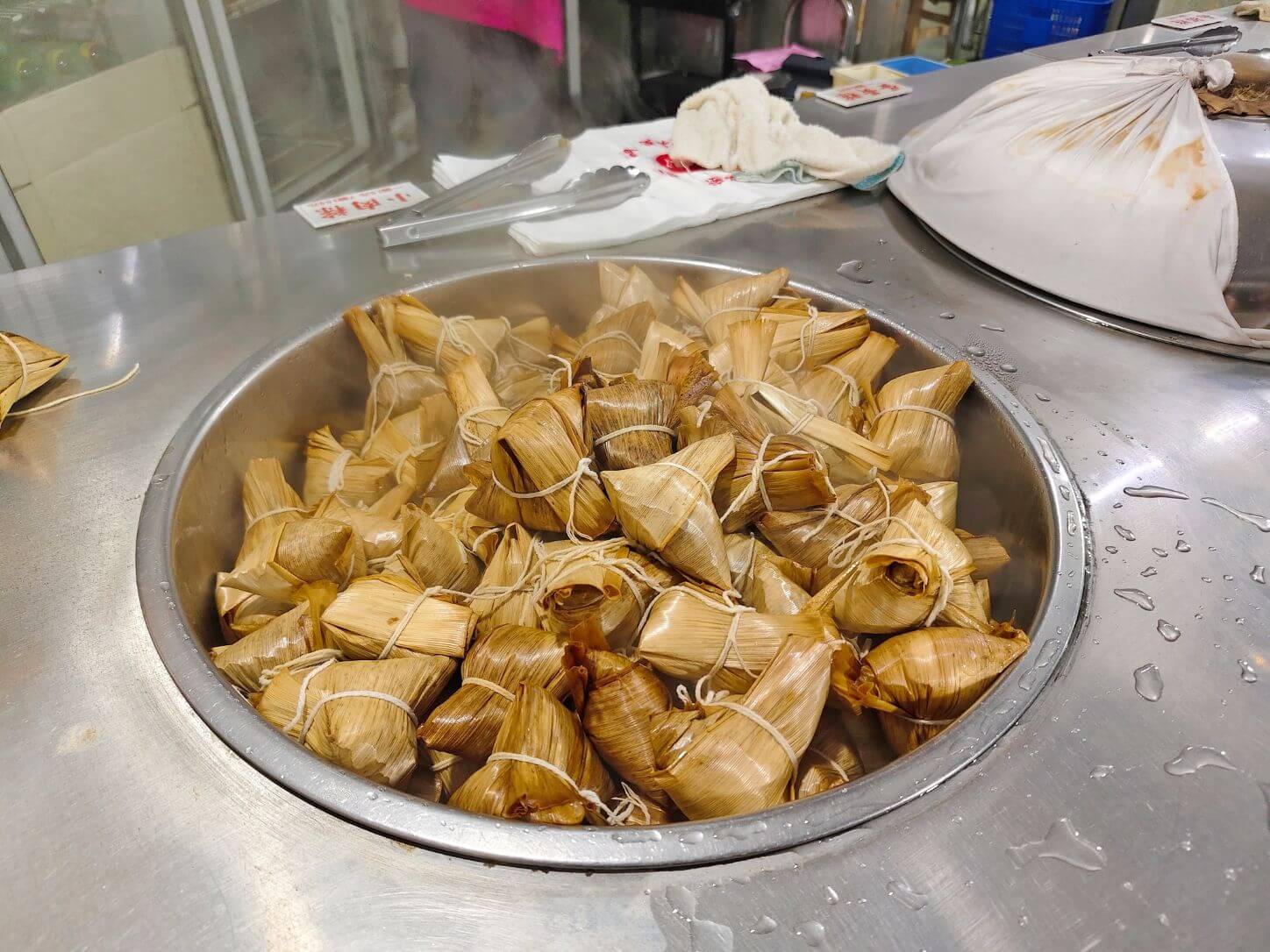 新北石門美食｜俞家肉粽、24小時營業、小肉粽15元起人氣必買！