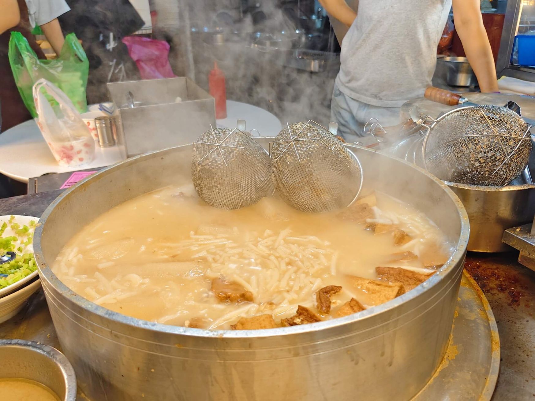 林口美食|半邊圓米粉湯香菇肉粥、香菇肉粥、米粉湯都只要30元、小菜只要15元! - 第7張圖 林口美食|半邊圓米粉湯香菇肉粥、香菇肉粥、米粉湯都只要30元、小菜只要15元!