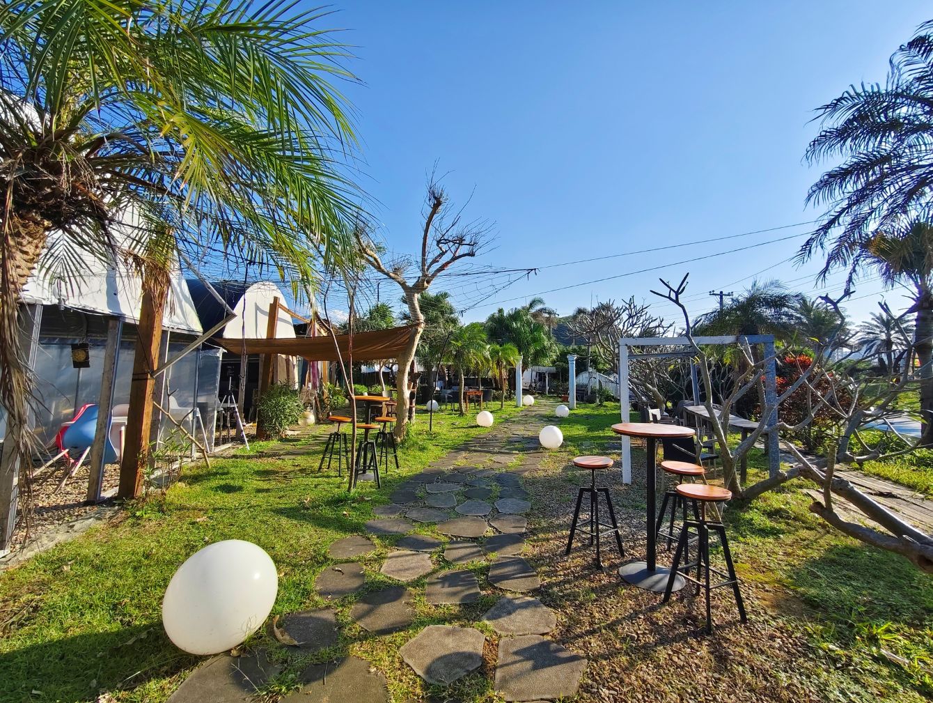 新北三芝海景咖啡廳｜秘境小峇里、如墾丁美景、湛藍大海盡收眼底！