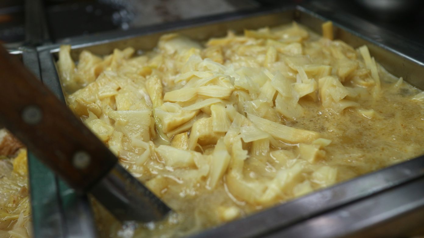 寧夏夜市美食｜蔡家嘉義火雞肉飯、人氣招牌雞肉飯大家卻推炸雞捲、炸豆腐！